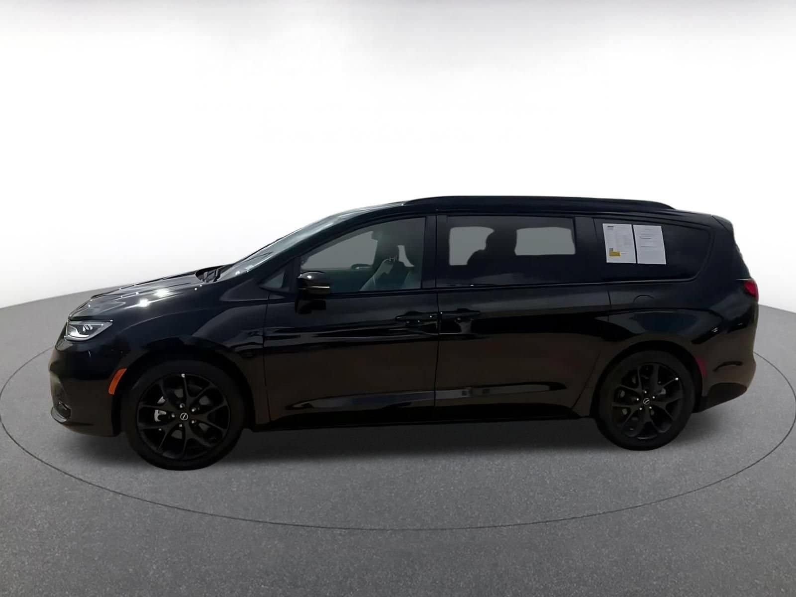 Thumbnail: 2025 Chrysler Pacifica - 8