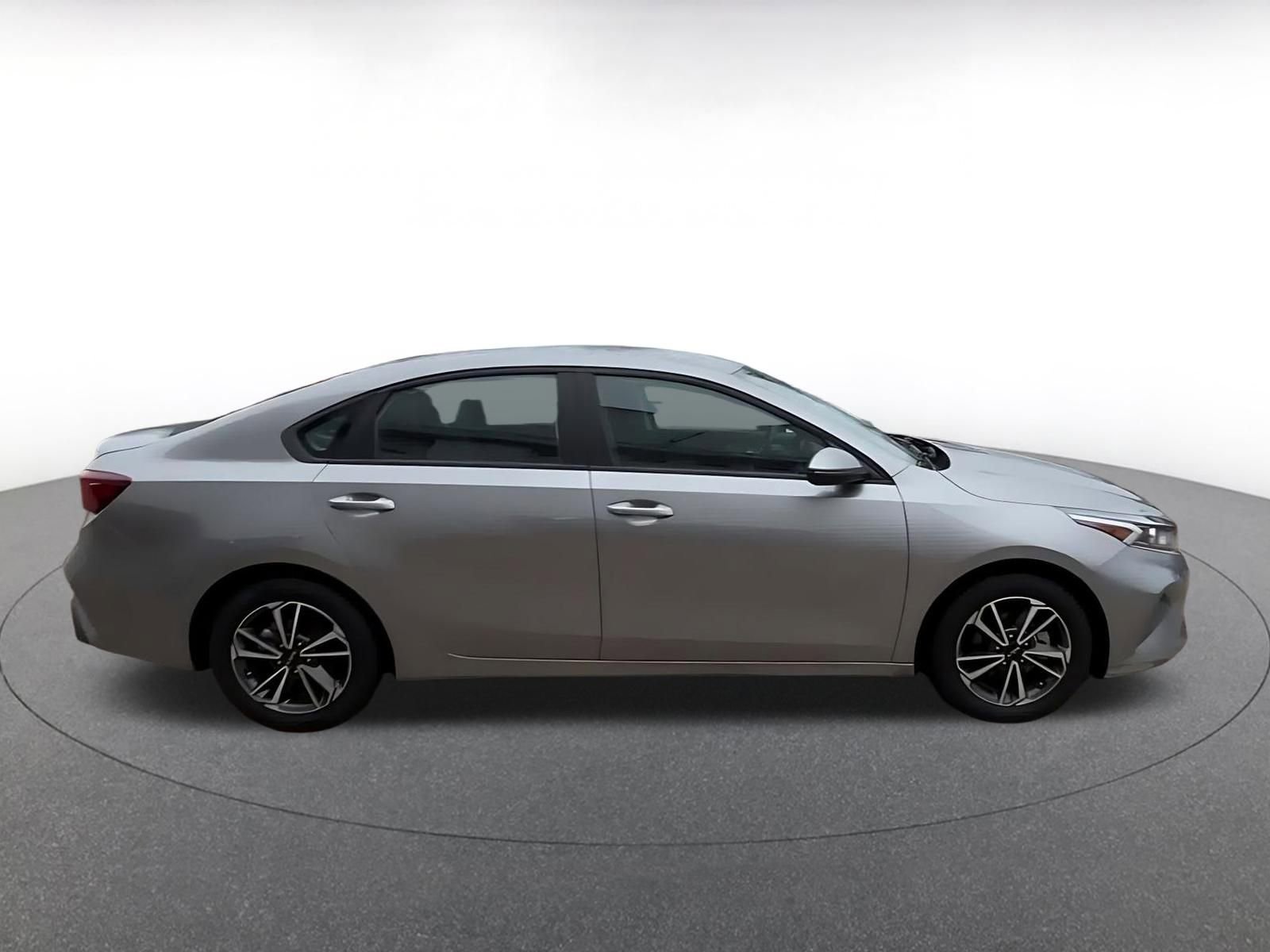 Thumbnail: 2023 Kia Forte - 16