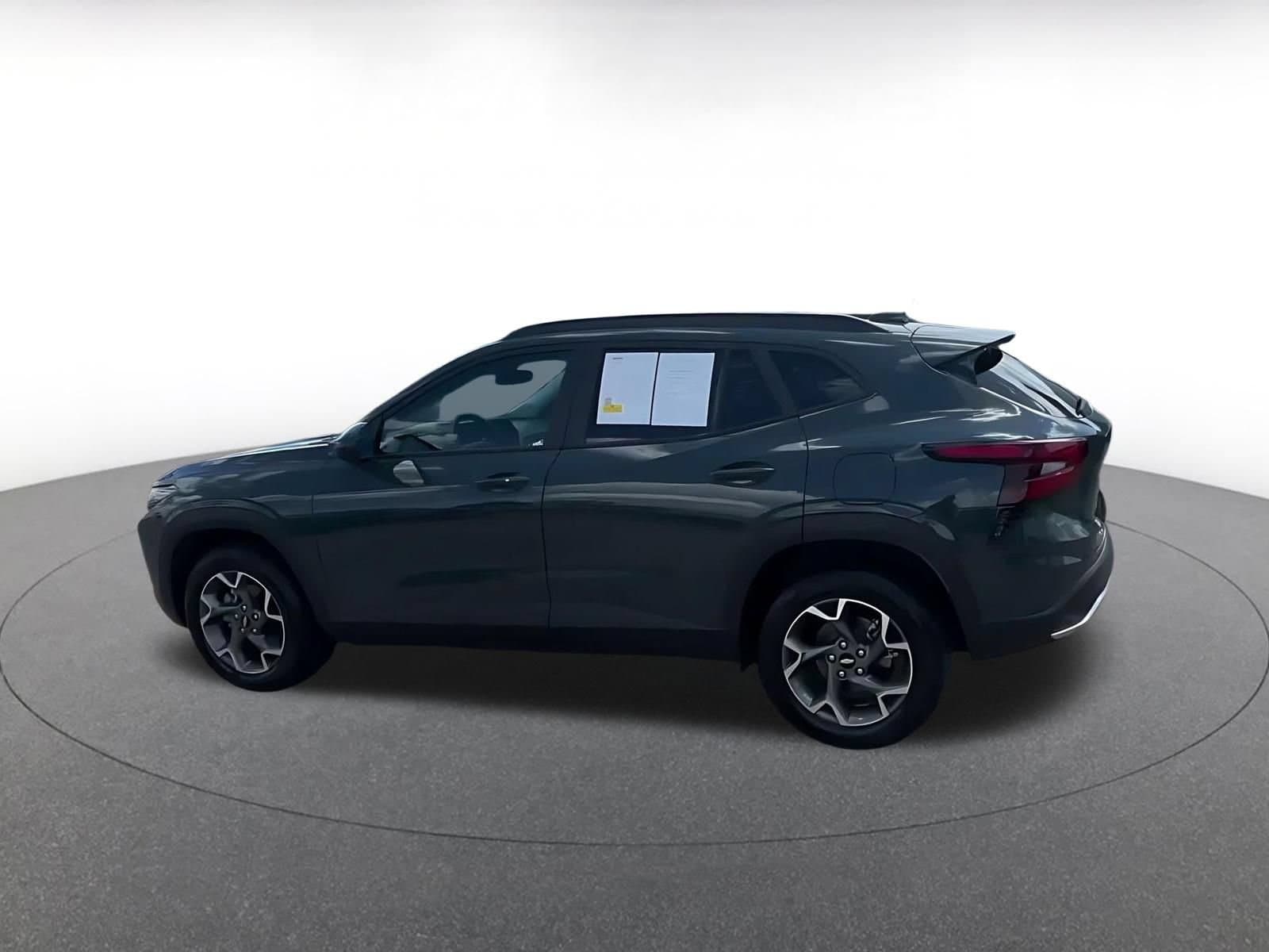 Thumbnail: 2025 Chevrolet Trax - 8
