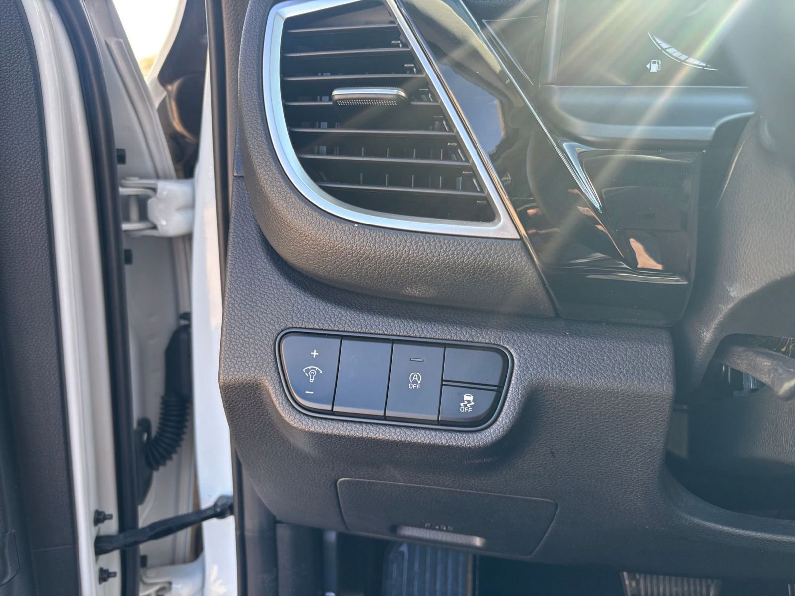 Thumbnail: 2025 Kia Seltos - 33