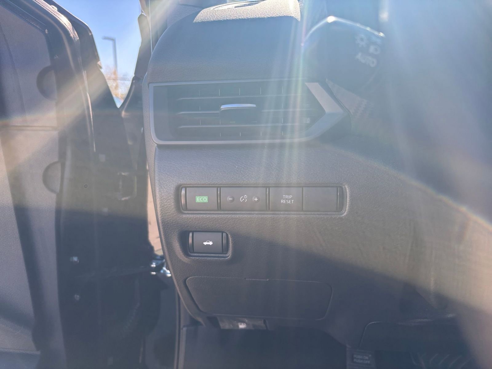 Thumbnail: 2025 Nissan Sentra - 32