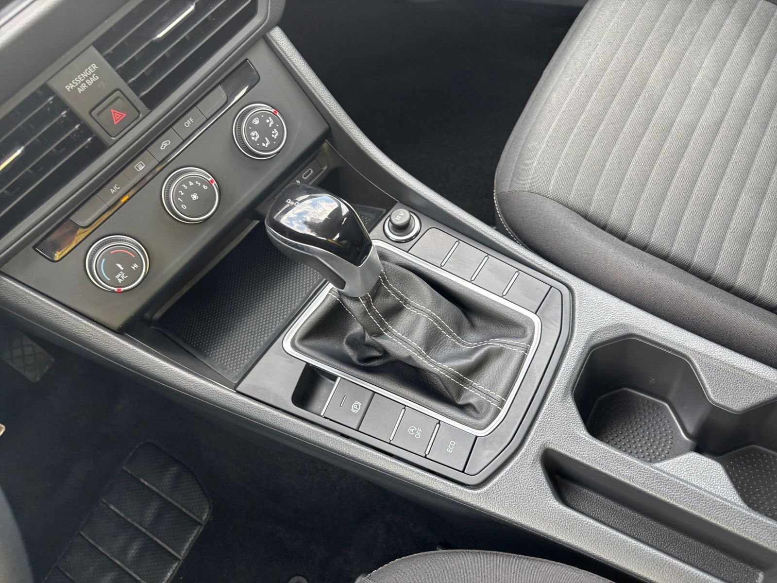 Thumbnail: 2024 Volkswagen Jetta - 34