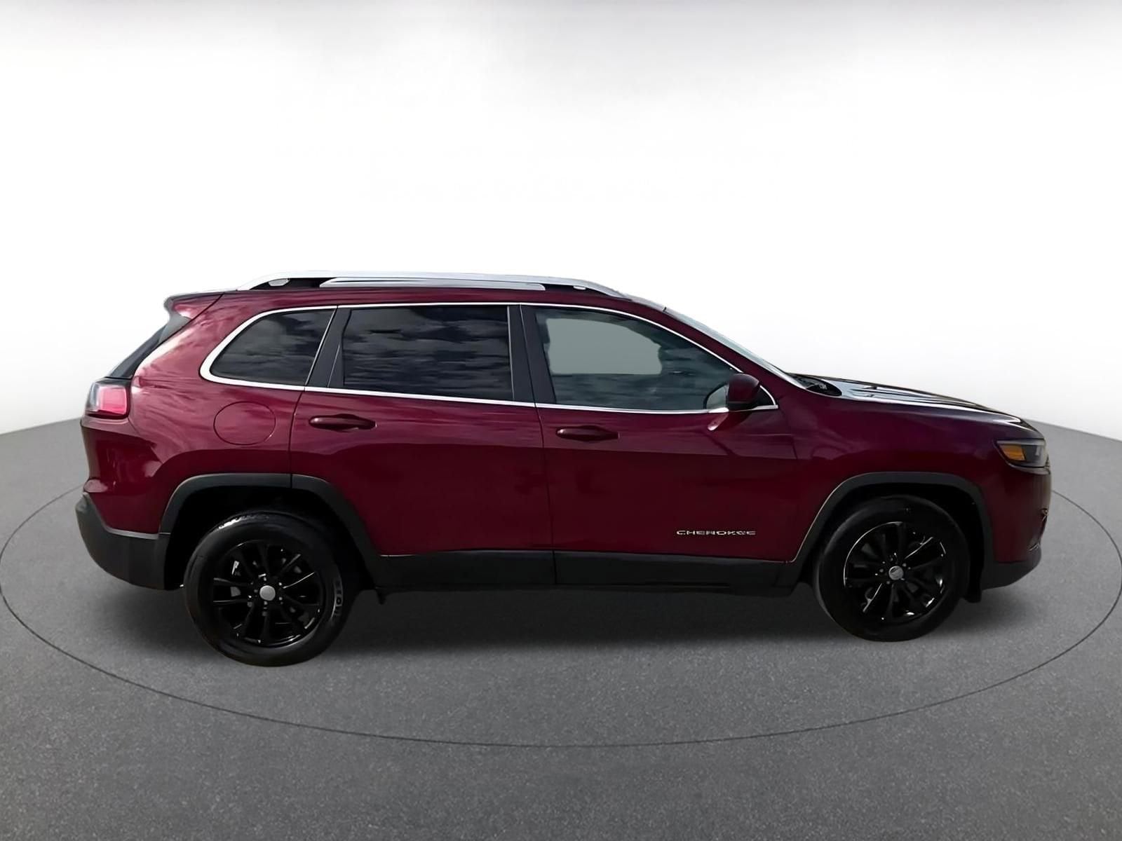 Thumbnail: 2020 Jeep Cherokee - 16