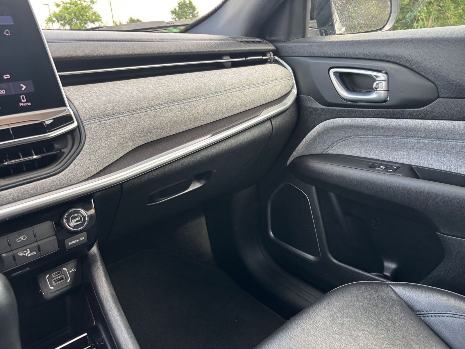 2023 Jeep Compass Latitude 29