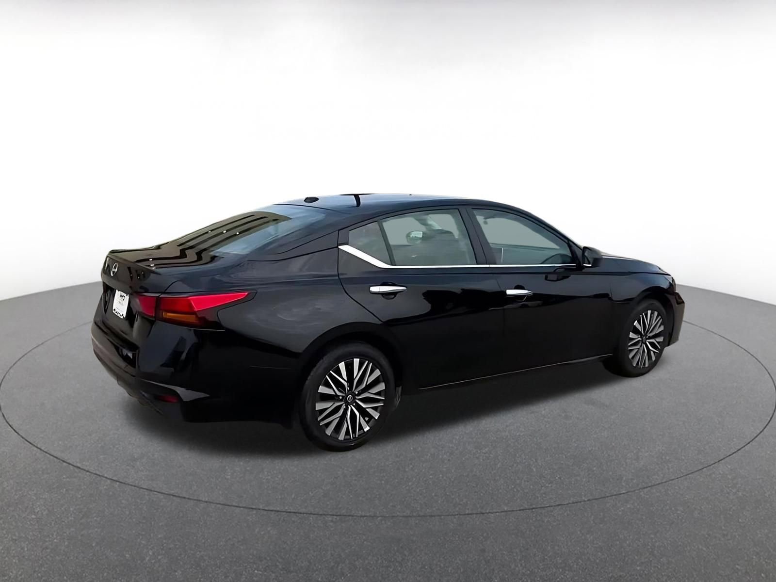 Thumbnail: 2025 Nissan Altima - 14