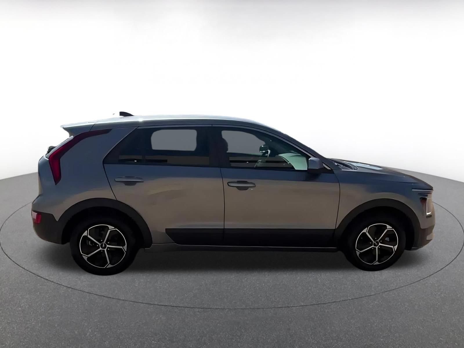 Thumbnail: 2026 Kia Niro - 16