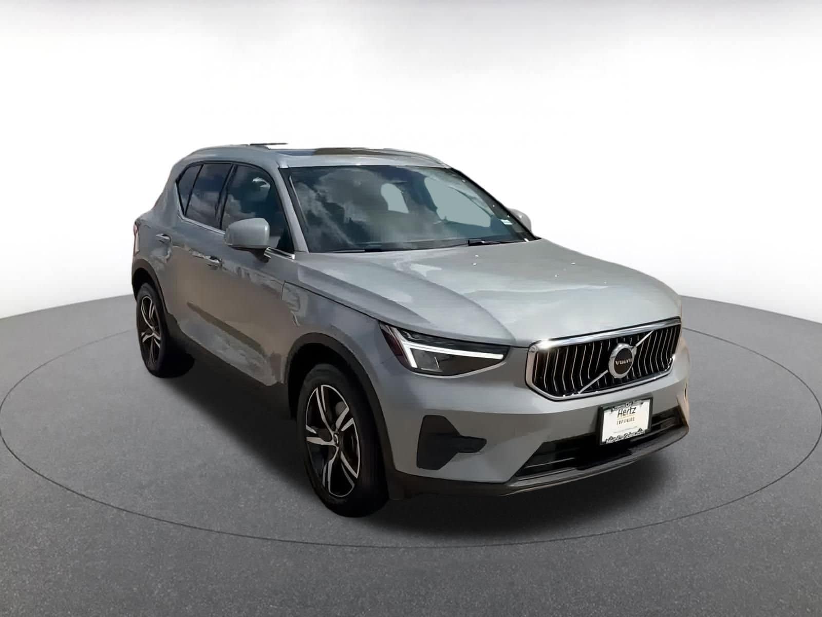Thumbnail: 2024 Volvo XC40 - 2