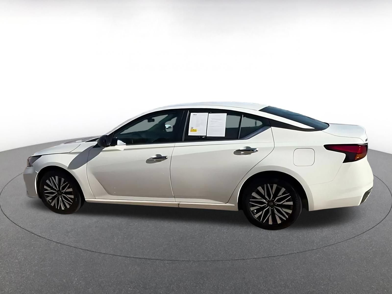Thumbnail: 2025 Nissan Altima - 9