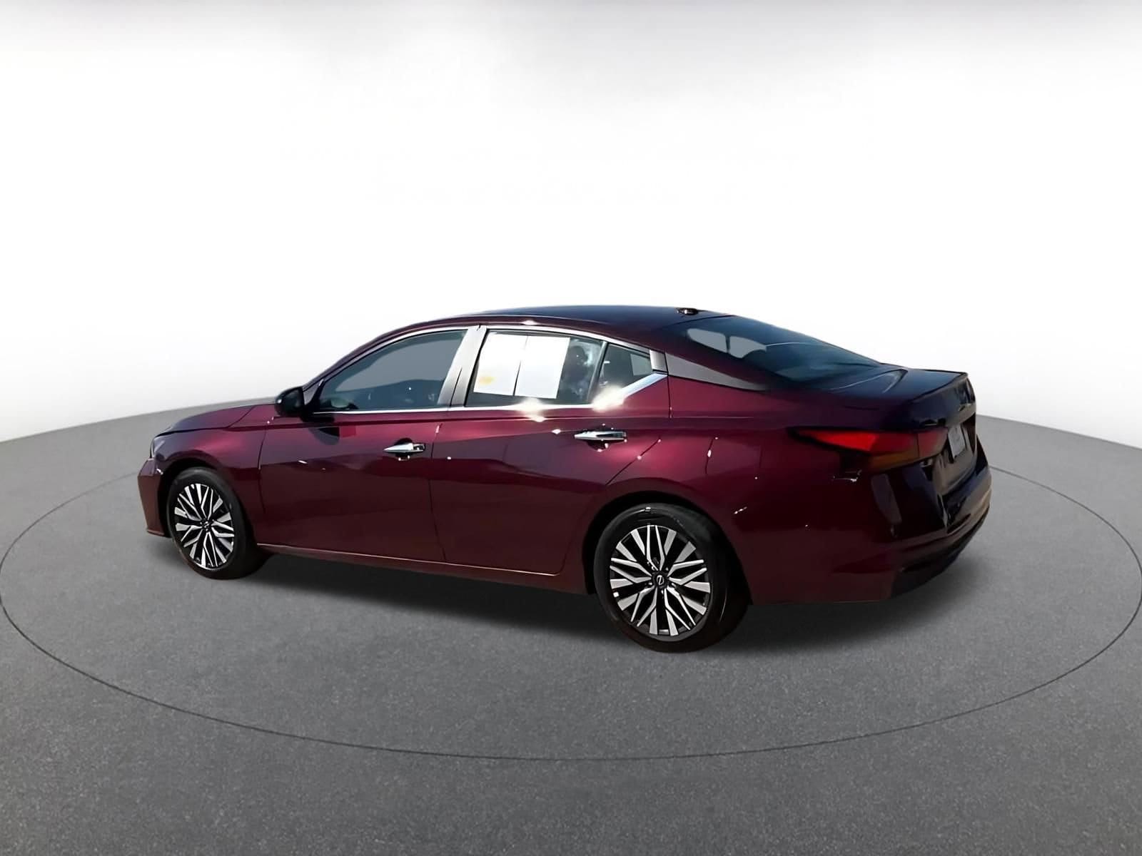 Thumbnail: 2025 Nissan Altima - 9