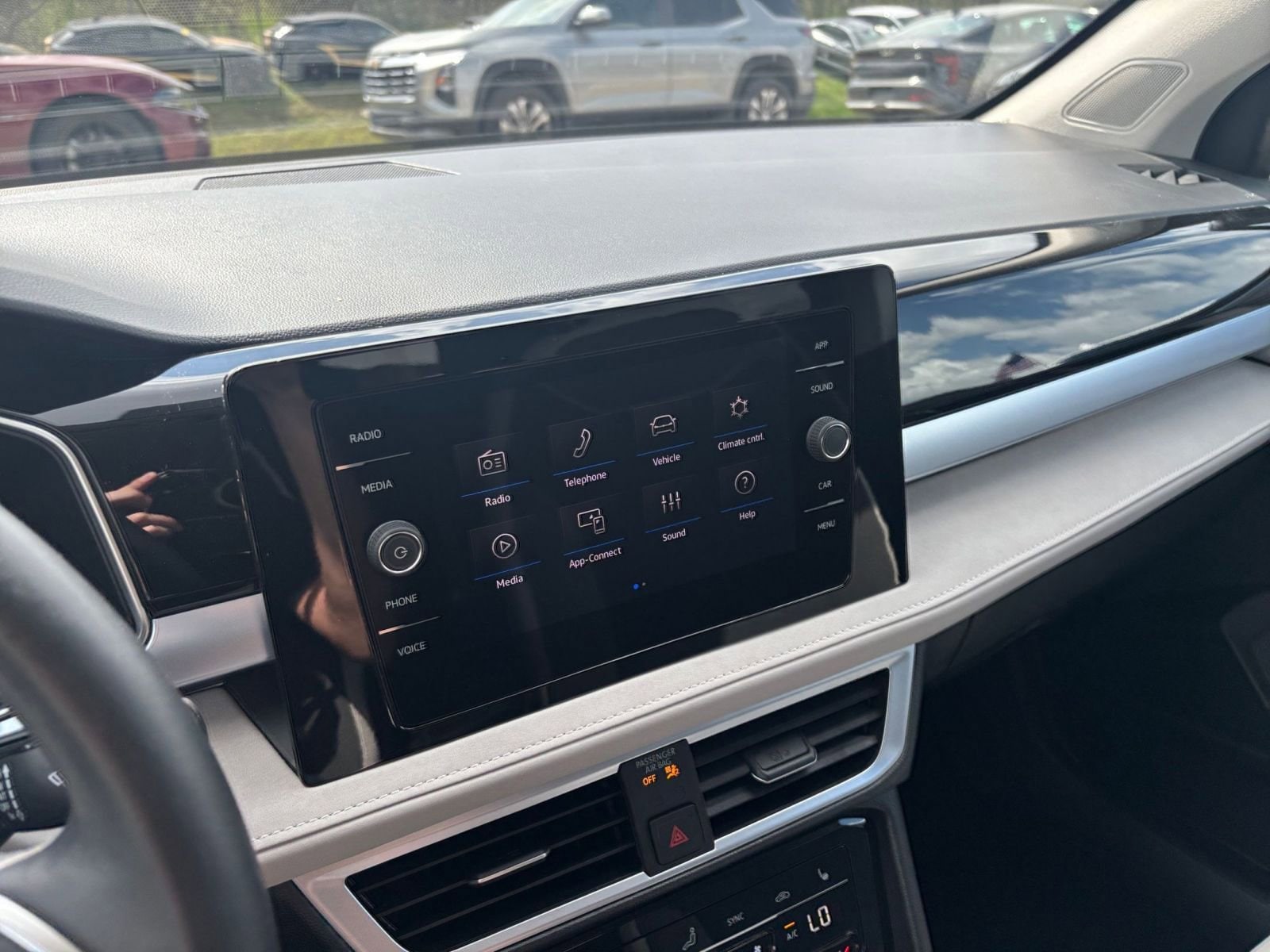 Thumbnail: 2025 Volkswagen Taos - 20