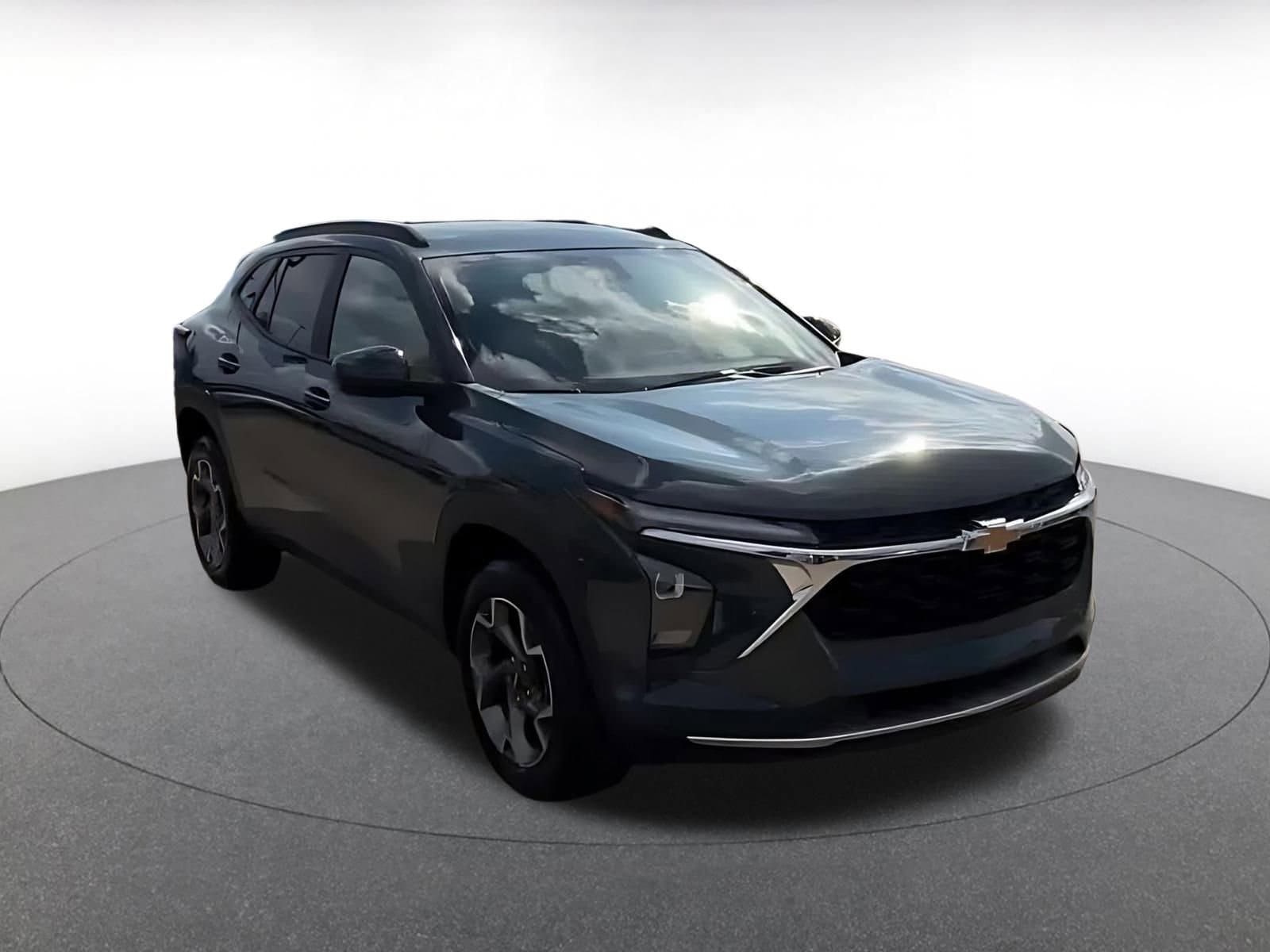 Thumbnail: 2025 Chevrolet Trax - 3