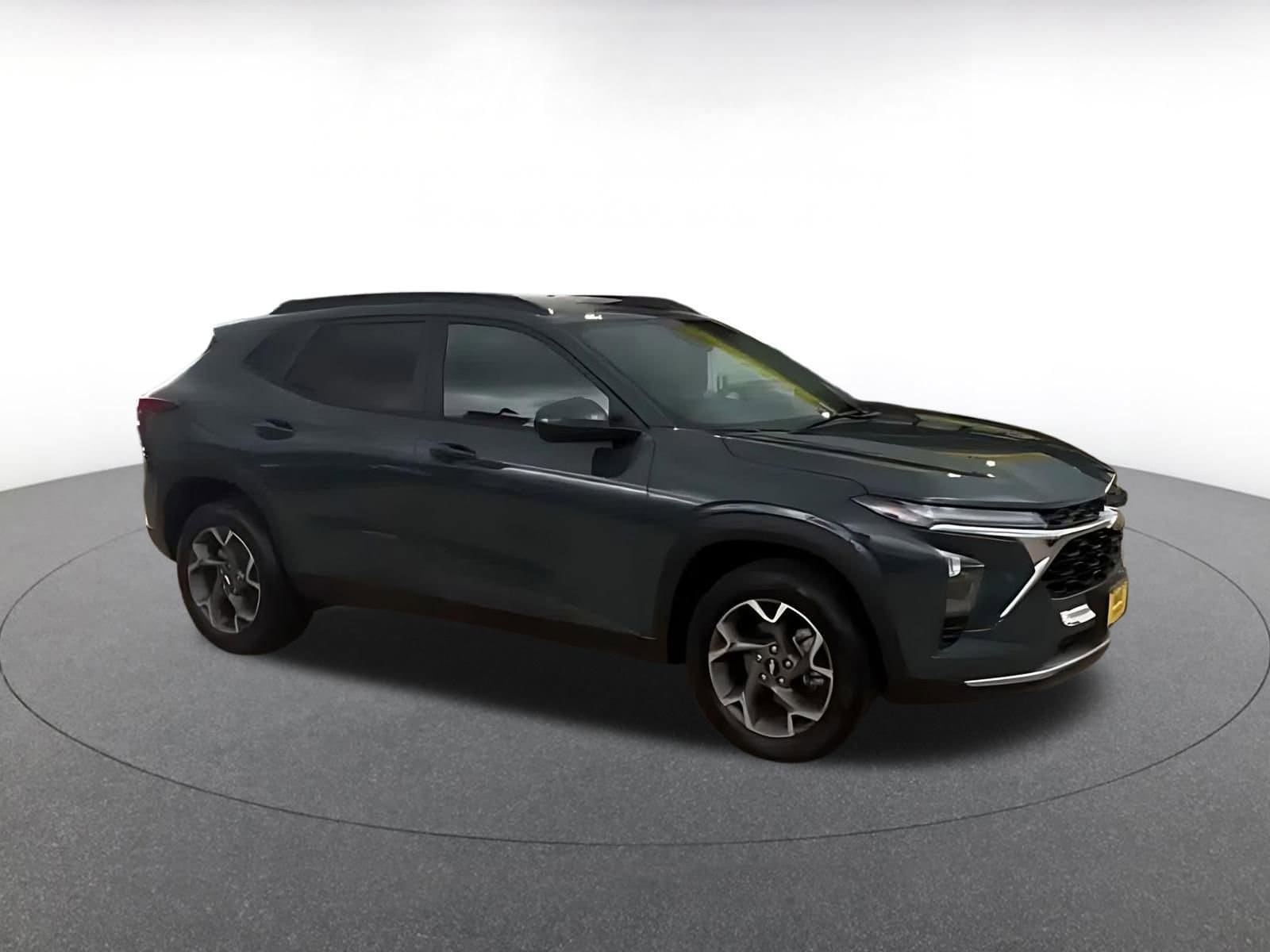 Thumbnail: 2025 Chevrolet Trax - 2