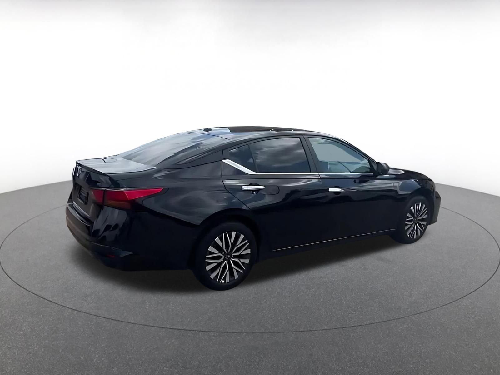 Thumbnail: 2025 Nissan Altima - 11