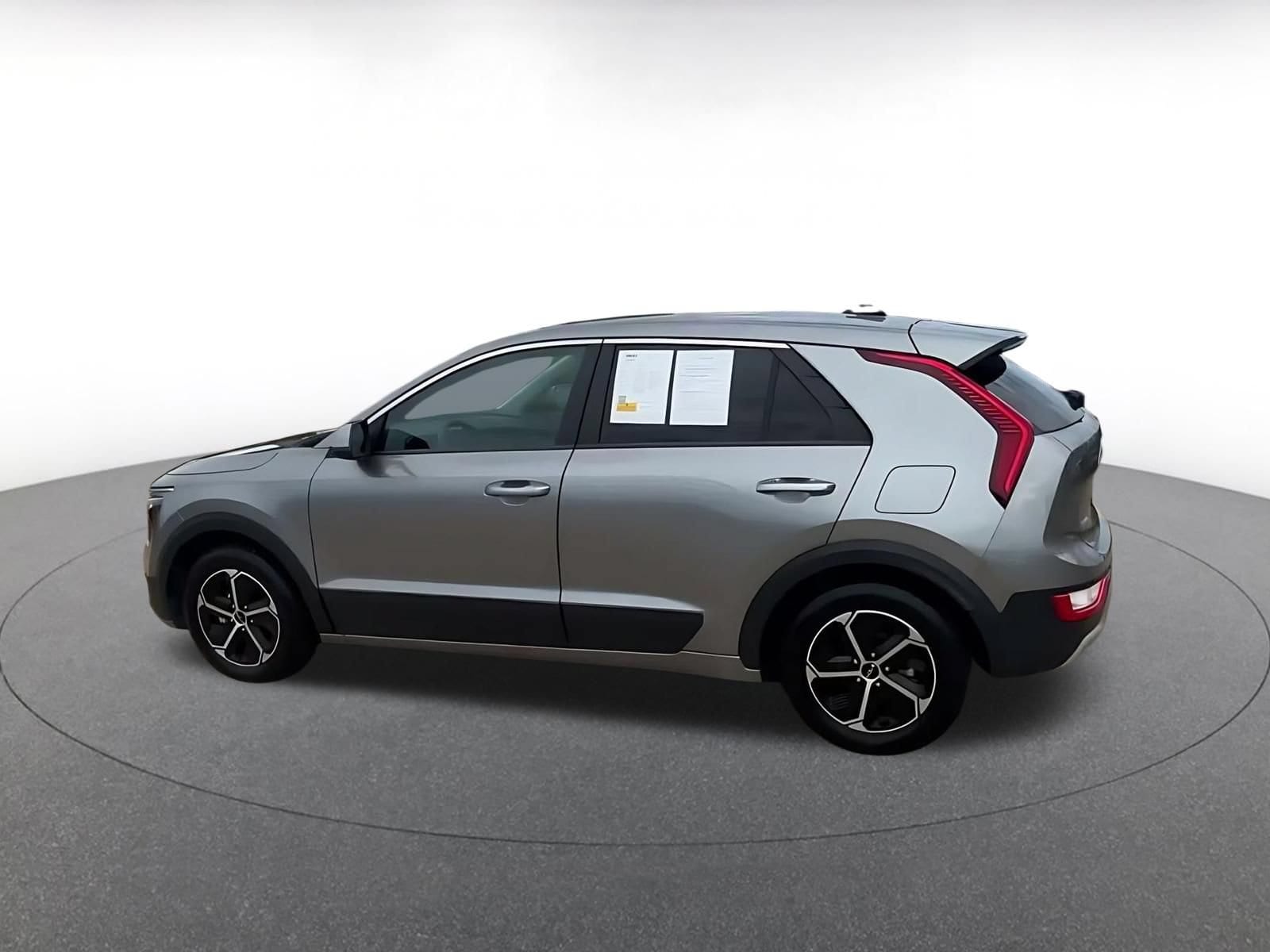 Thumbnail: 2026 Kia Niro - 8