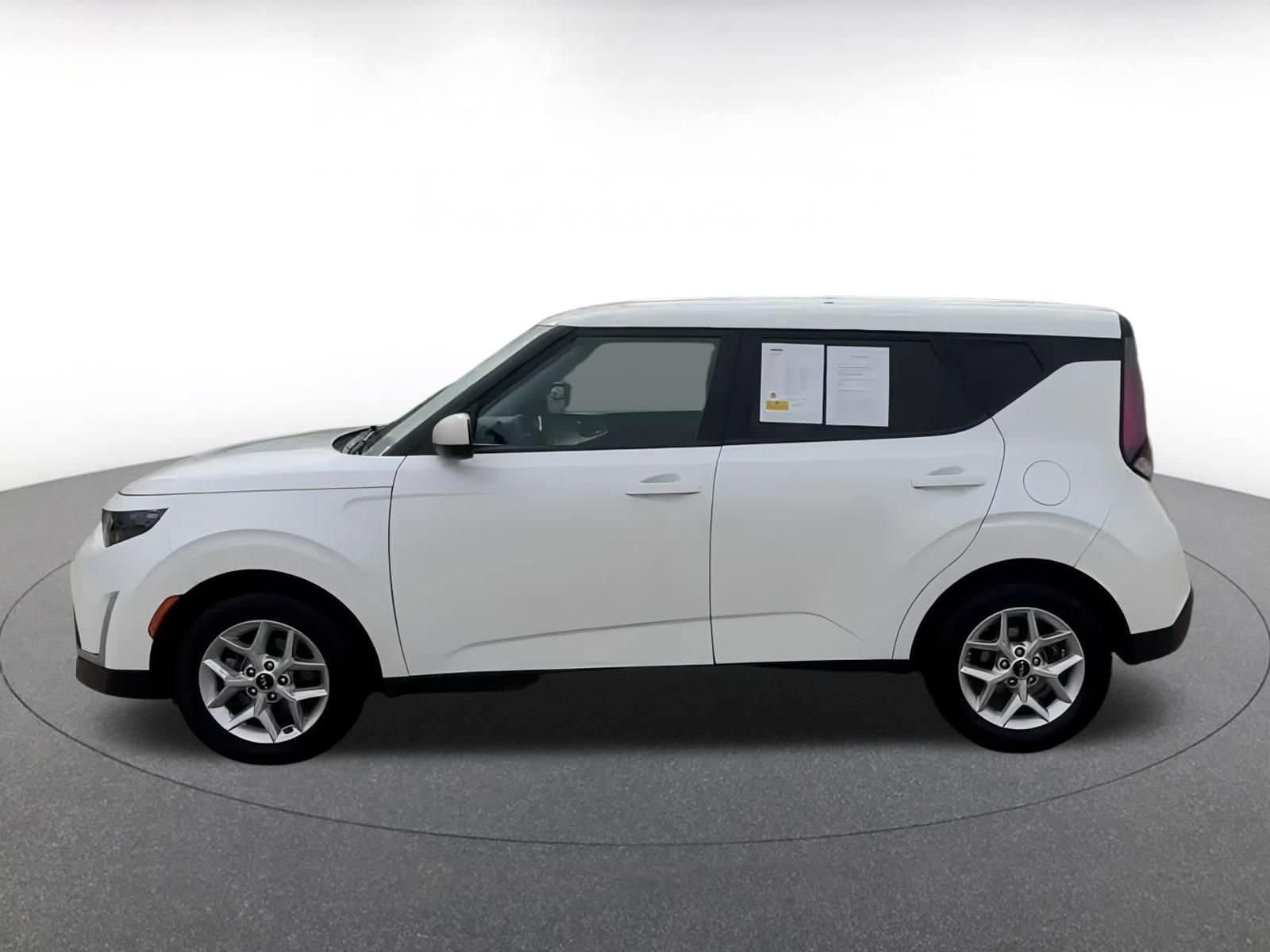 Thumbnail: 2023 Kia Soul - 10