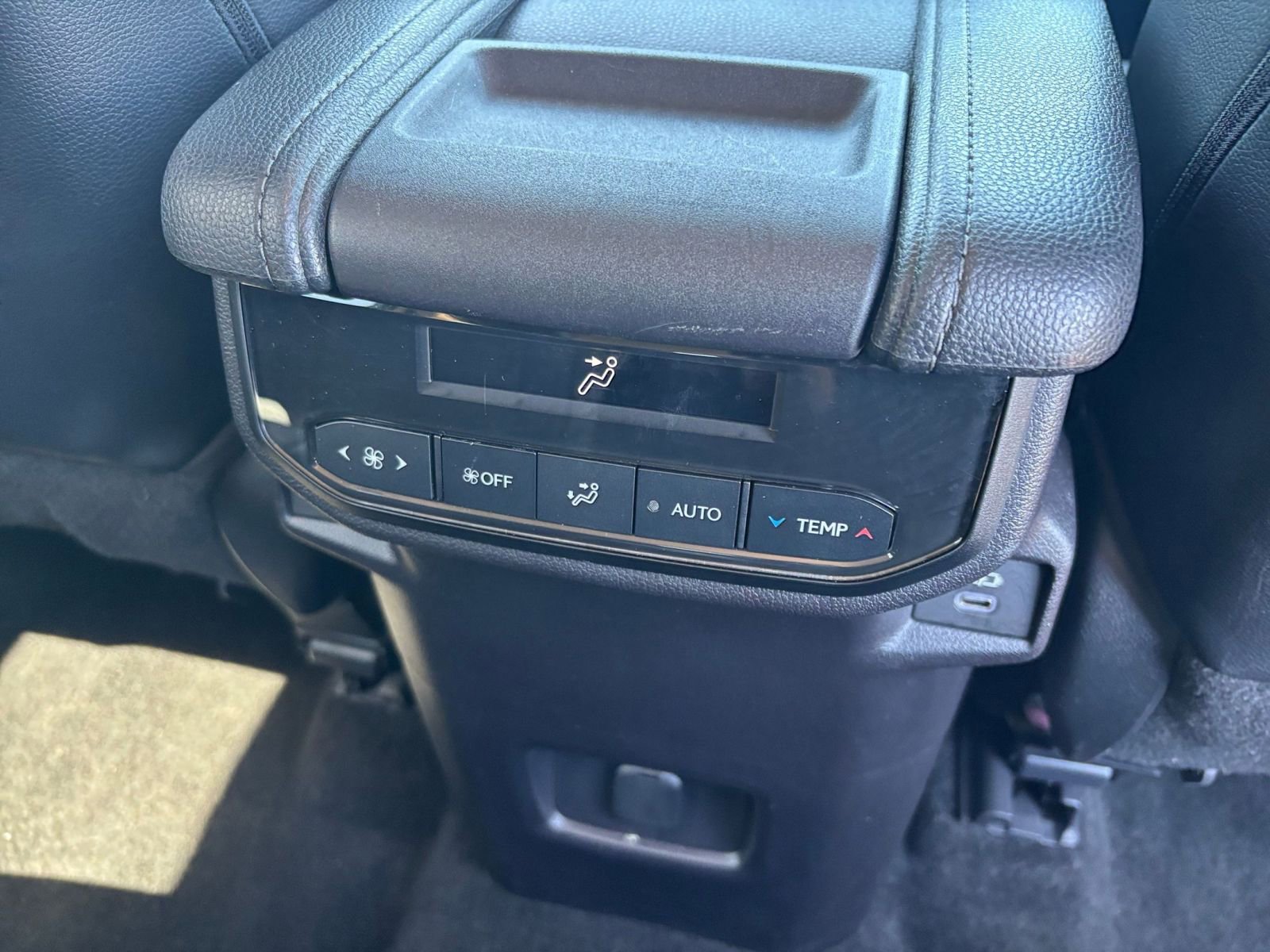 Thumbnail: 2025 Toyota Grand Highlander - 24