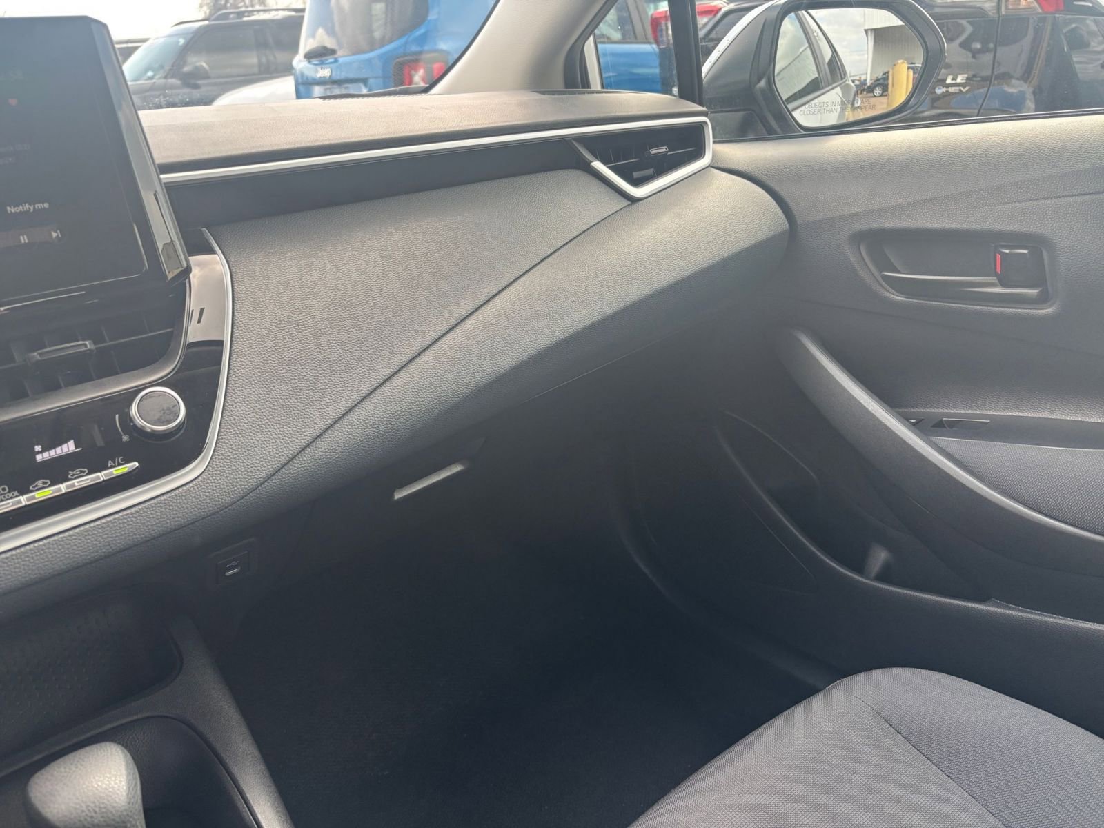 Thumbnail: 2025 Toyota Corolla - 33