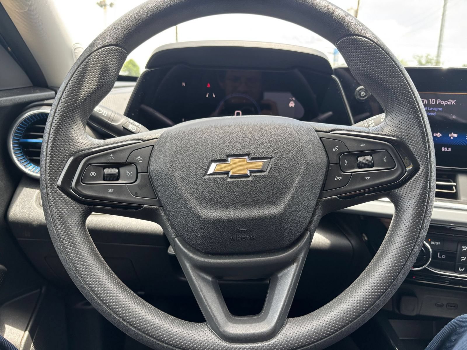 Thumbnail: 2025 Chevrolet Trax - 22