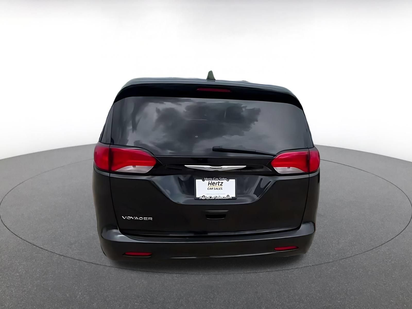 Thumbnail: 2023 Chrysler Voyager - 12