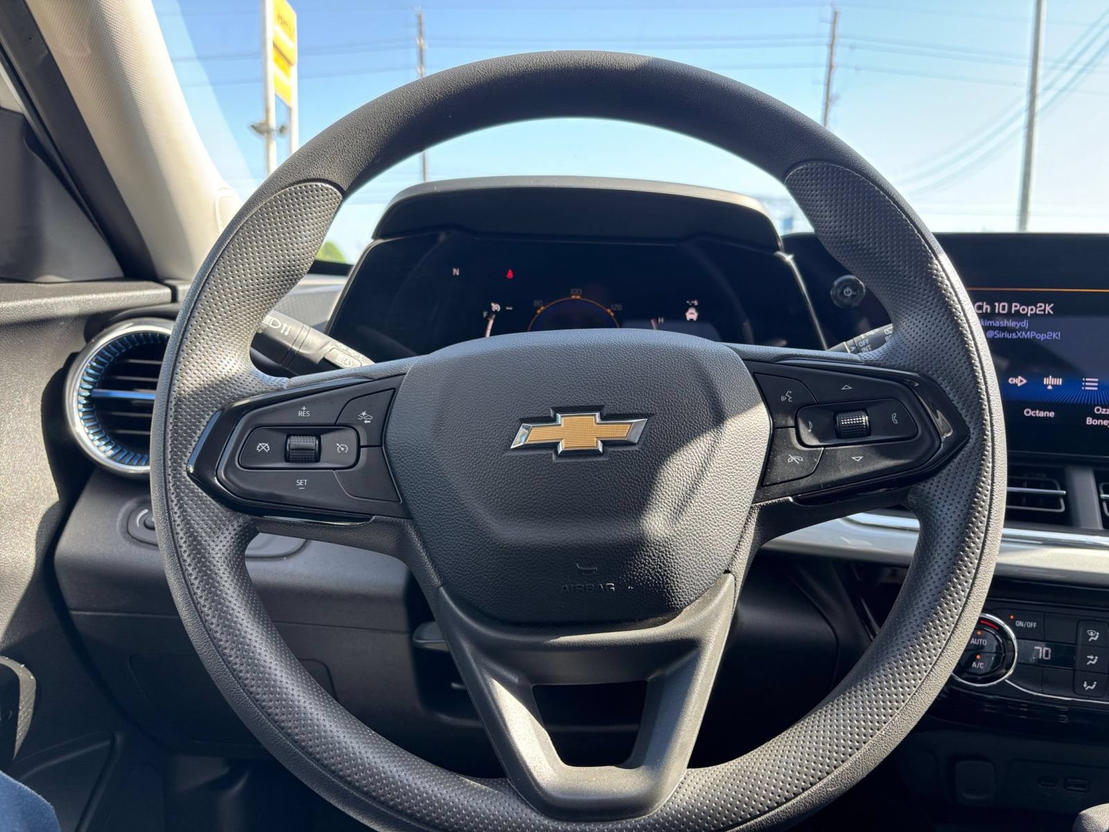 Thumbnail: 2025 Chevrolet Trax - 27