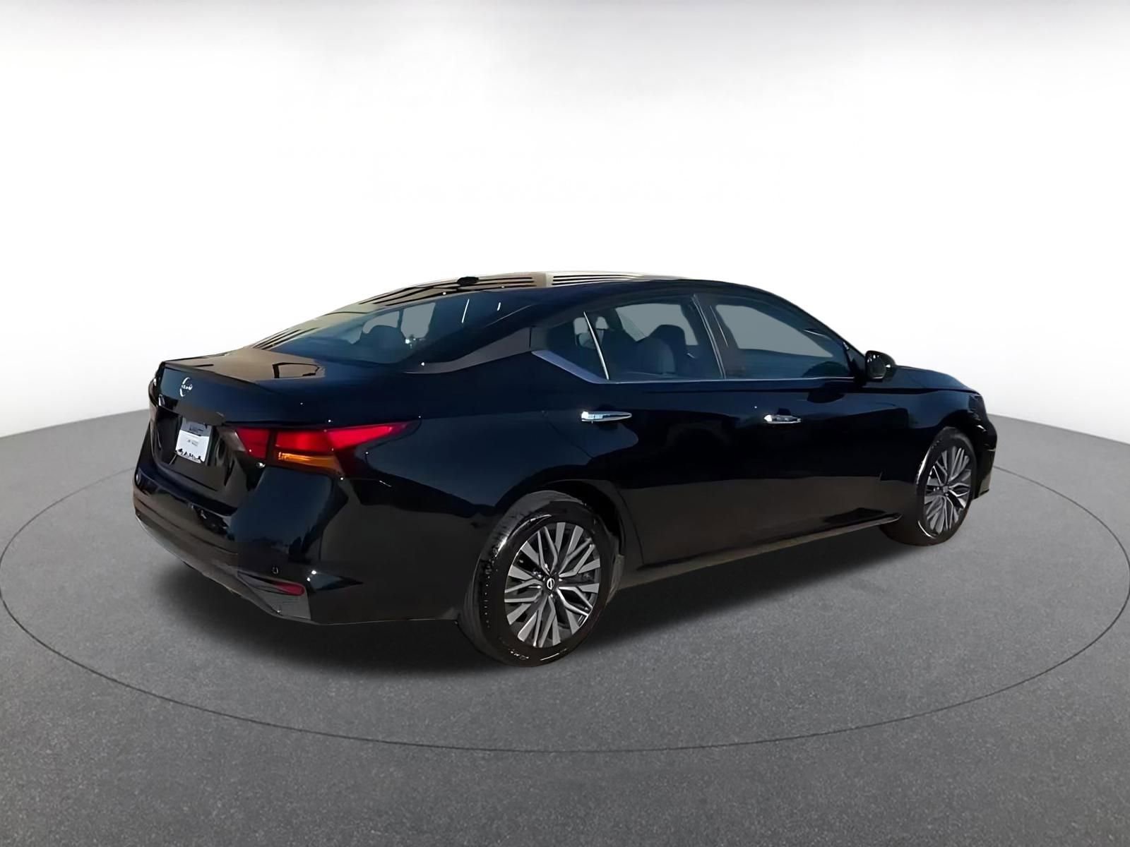 Thumbnail: 2025 Nissan Altima - 12