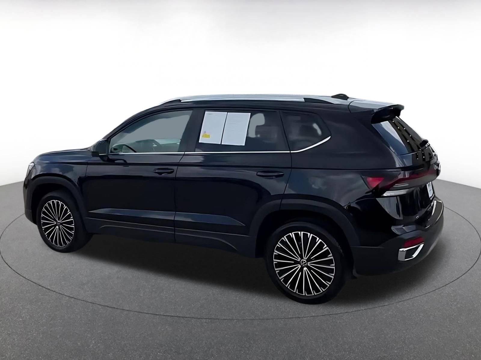 Thumbnail: 2025 Volkswagen Taos - 10