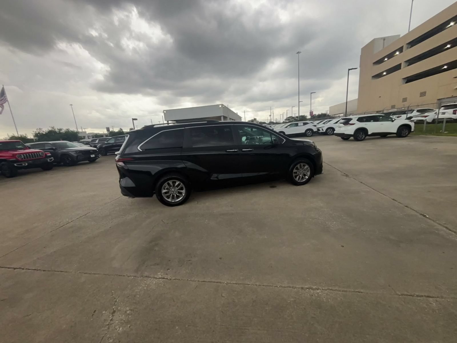 Thumbnail: 2025 Toyota Sienna - 14