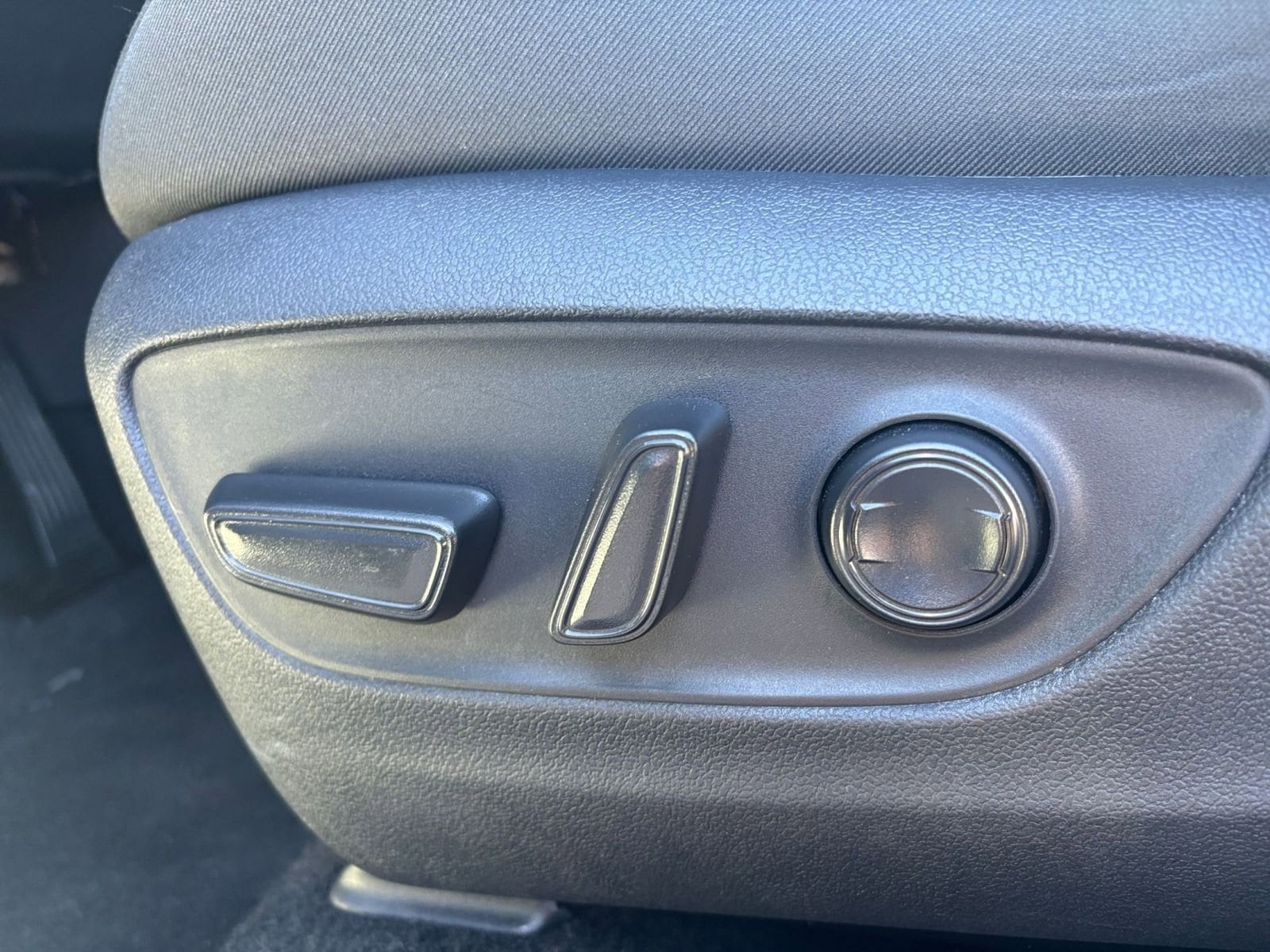 Thumbnail: 2025 Toyota RAV4 - 23