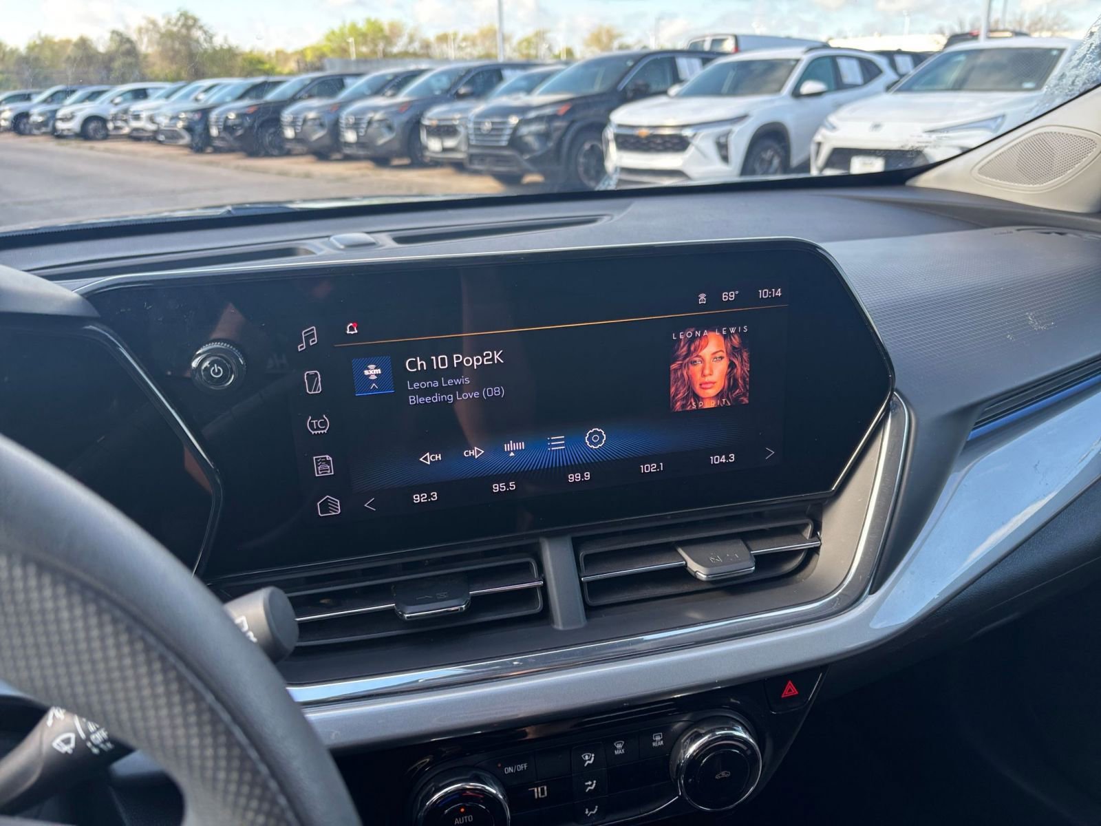 Thumbnail: 2025 Chevrolet Trax - 20