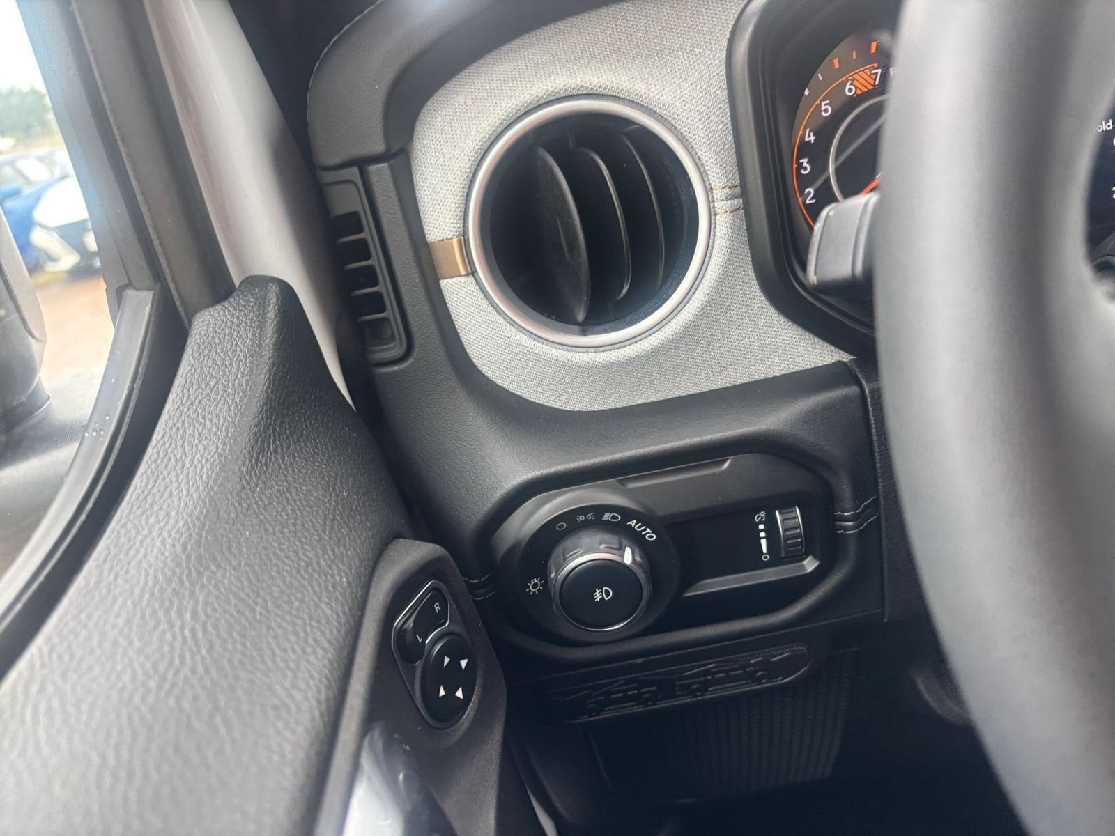 Thumbnail: 2025 Jeep Wrangler - 33