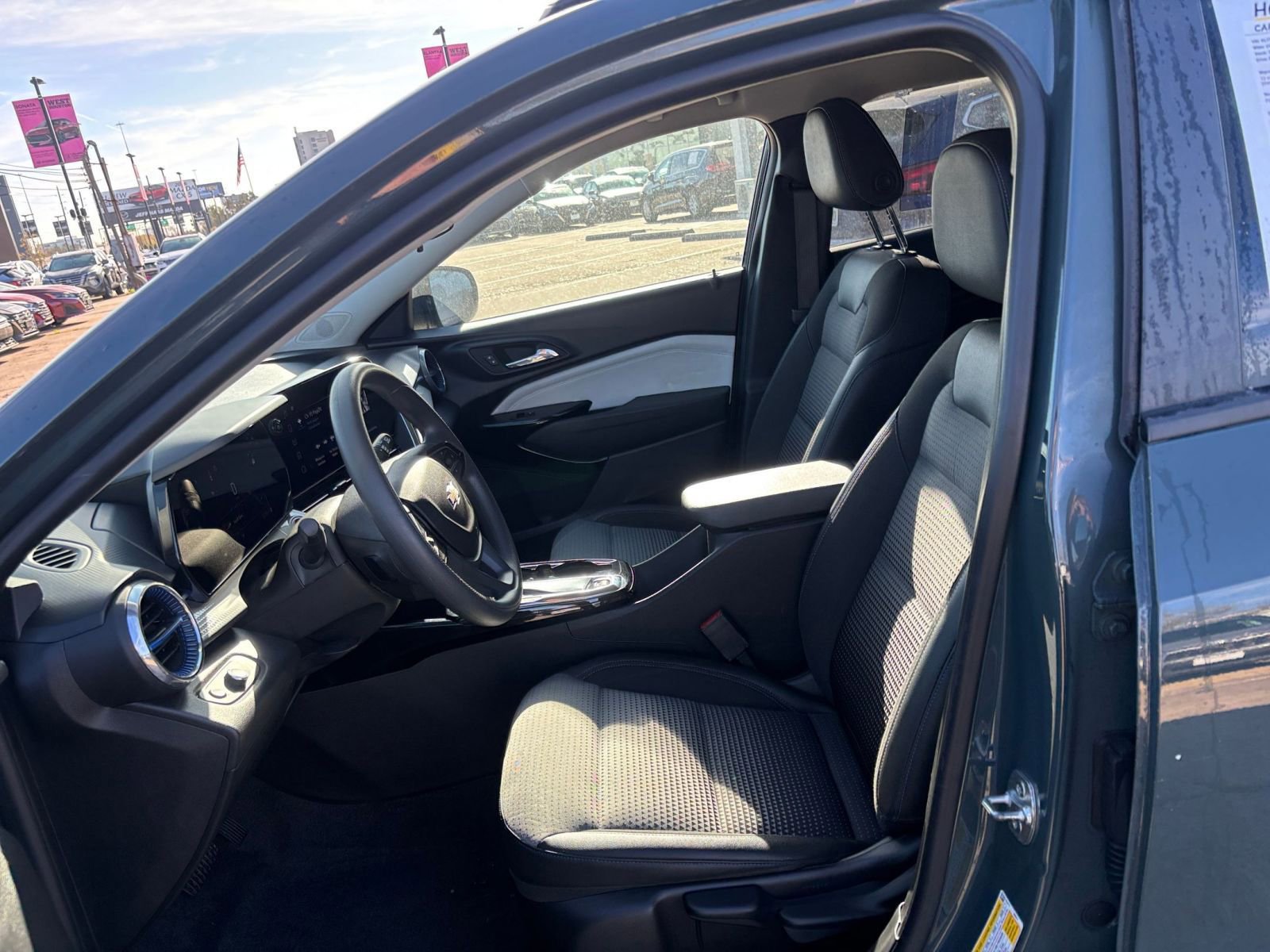 Thumbnail: 2025 Chevrolet Trax - 25