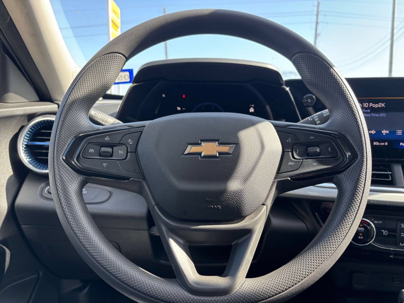 Thumbnail: 2025 Chevrolet Trax - 26