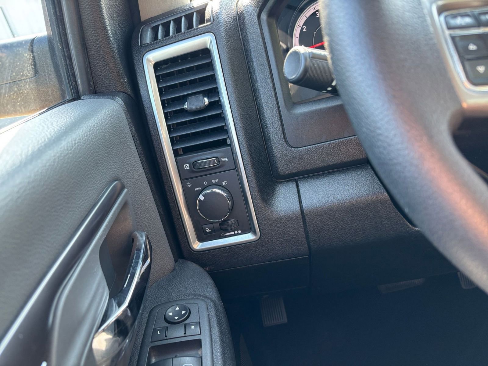 Thumbnail: 2022 RAM 1500 Classic - 33