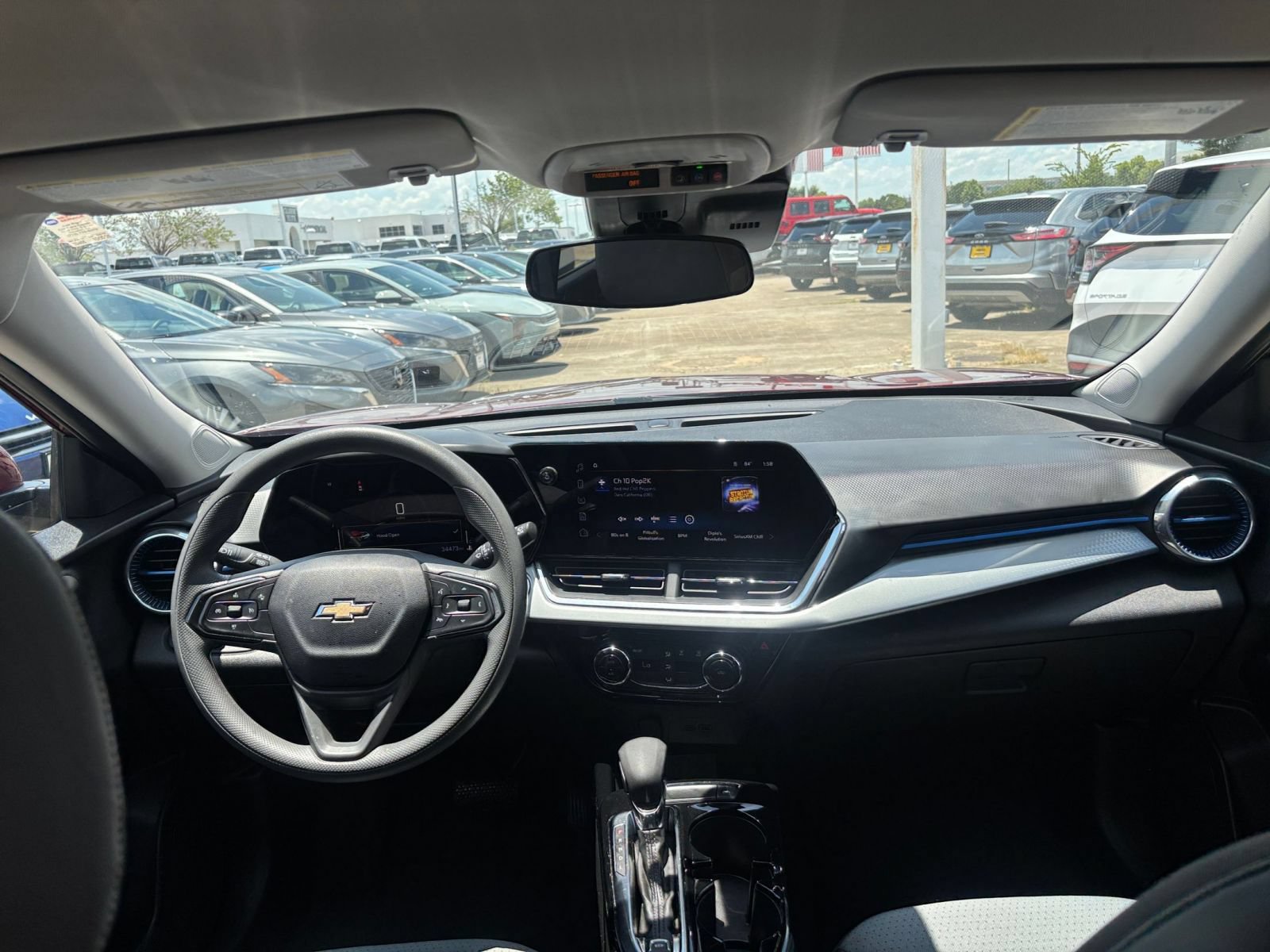 Thumbnail: 2025 Chevrolet Trax - 32