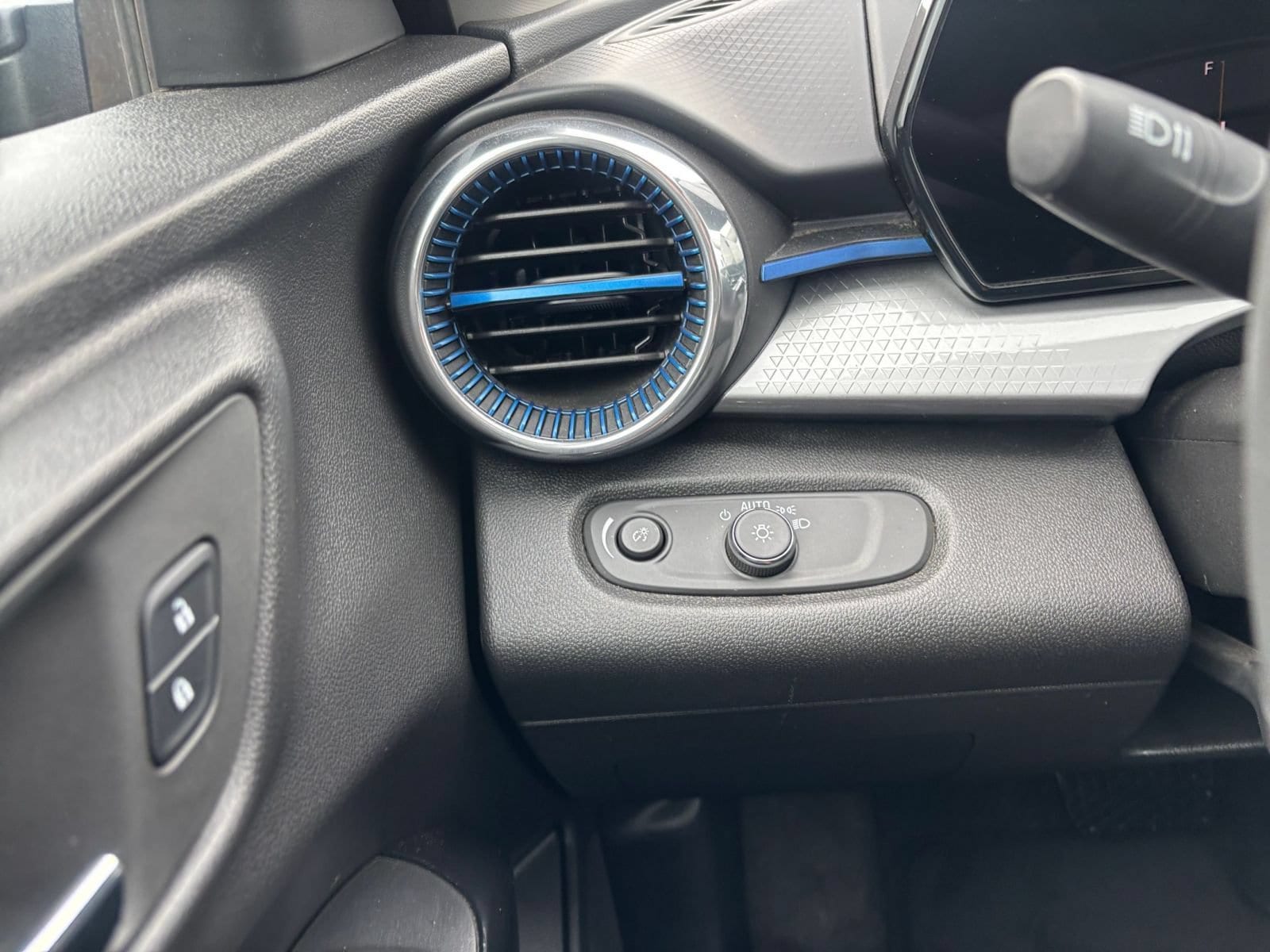 Thumbnail: 2025 Chevrolet Trax - 33
