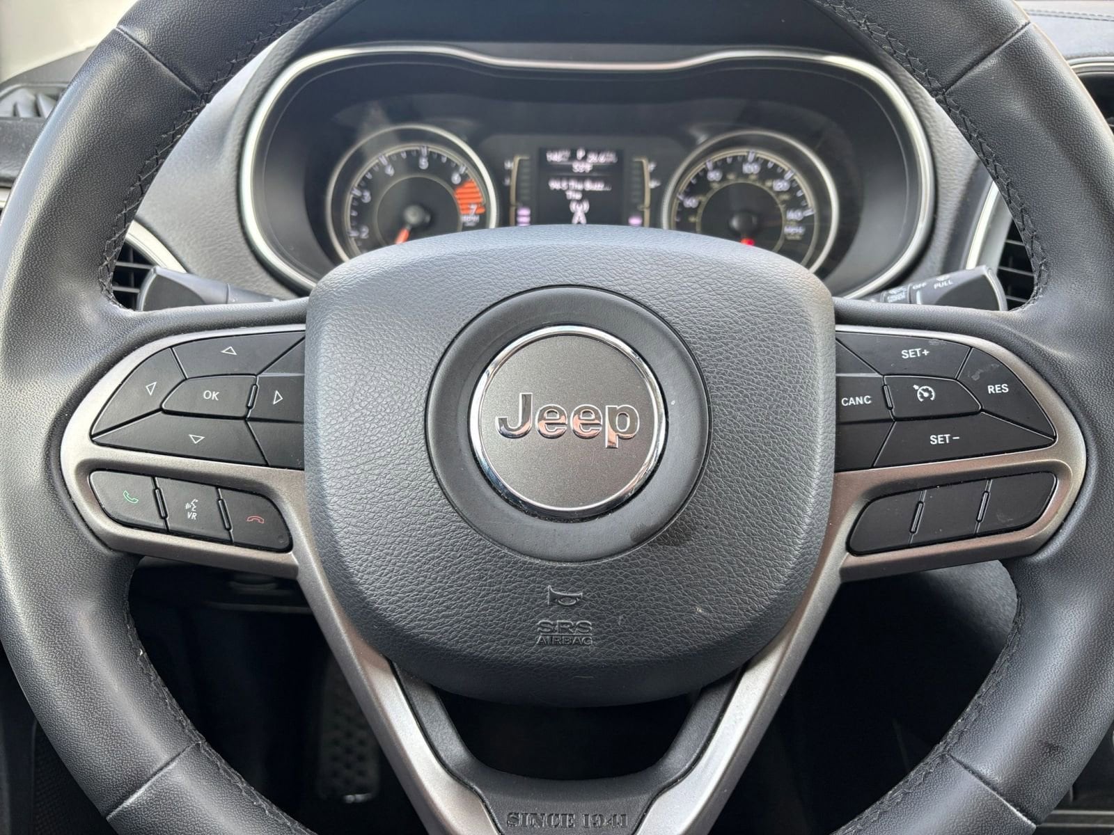 Thumbnail: 2020 Jeep Cherokee - 28