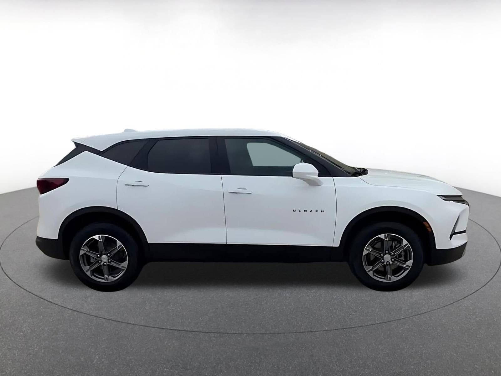 Thumbnail: 2025 Chevrolet Blazer - 16