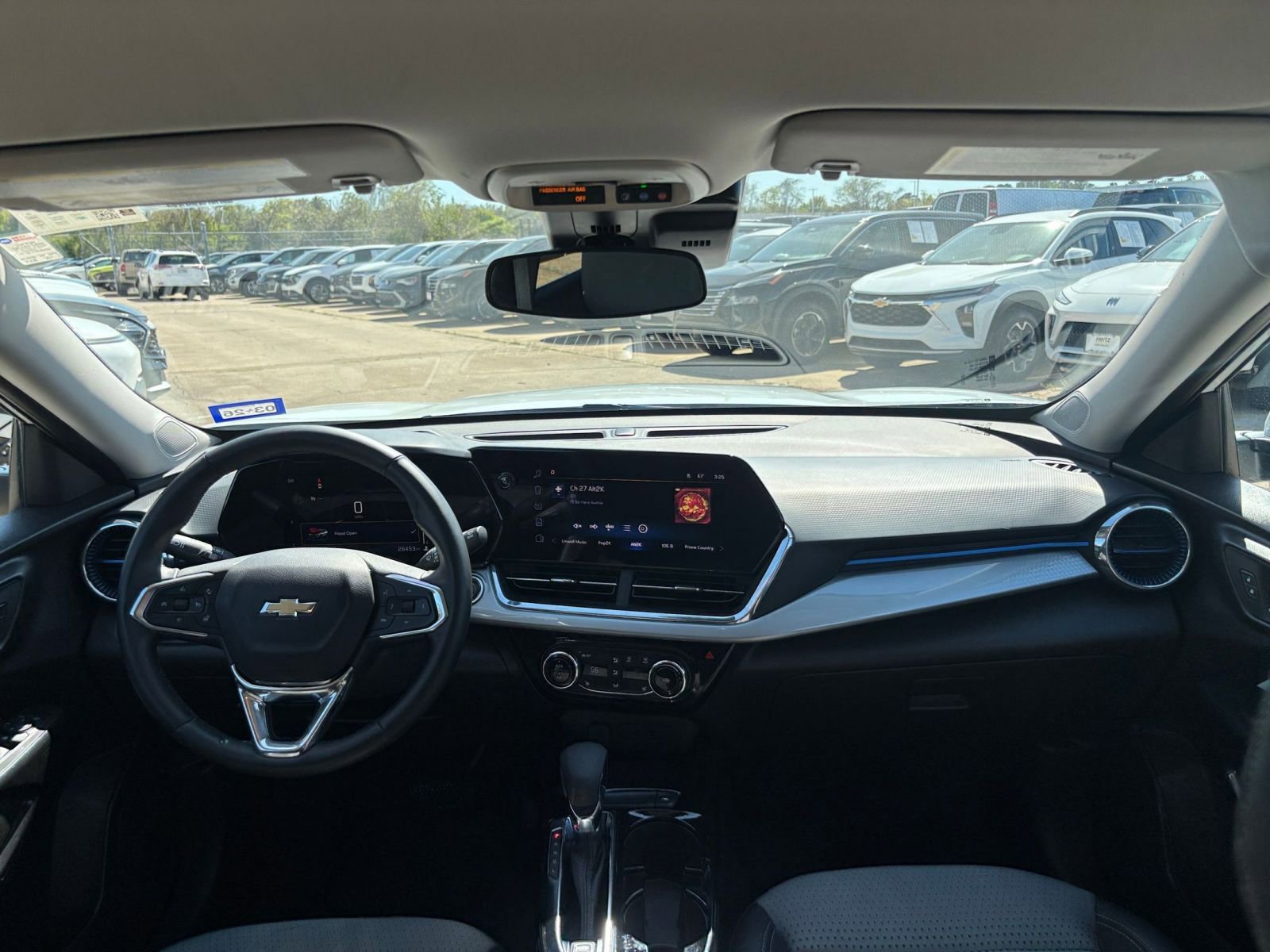 Thumbnail: 2025 Chevrolet Trax - 32