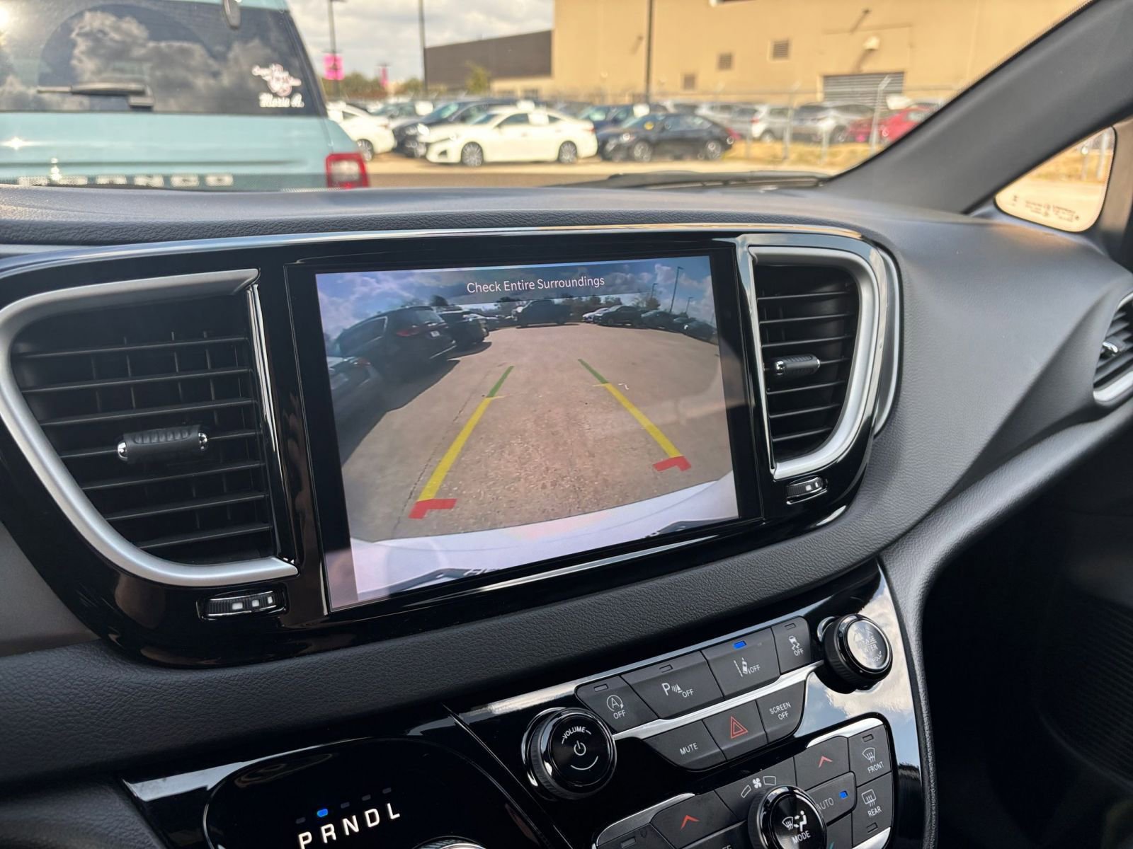 Thumbnail: 2025 Chrysler Pacifica - 25