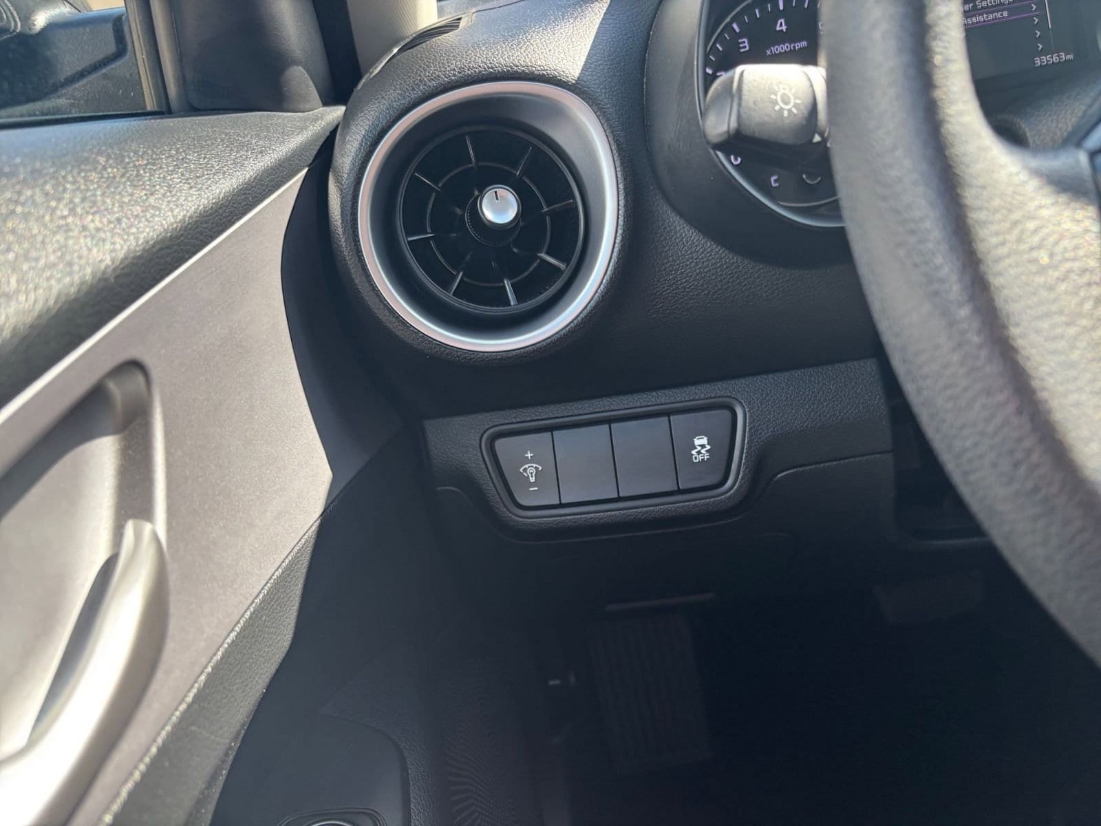 Thumbnail: 2024 Kia Forte - 32