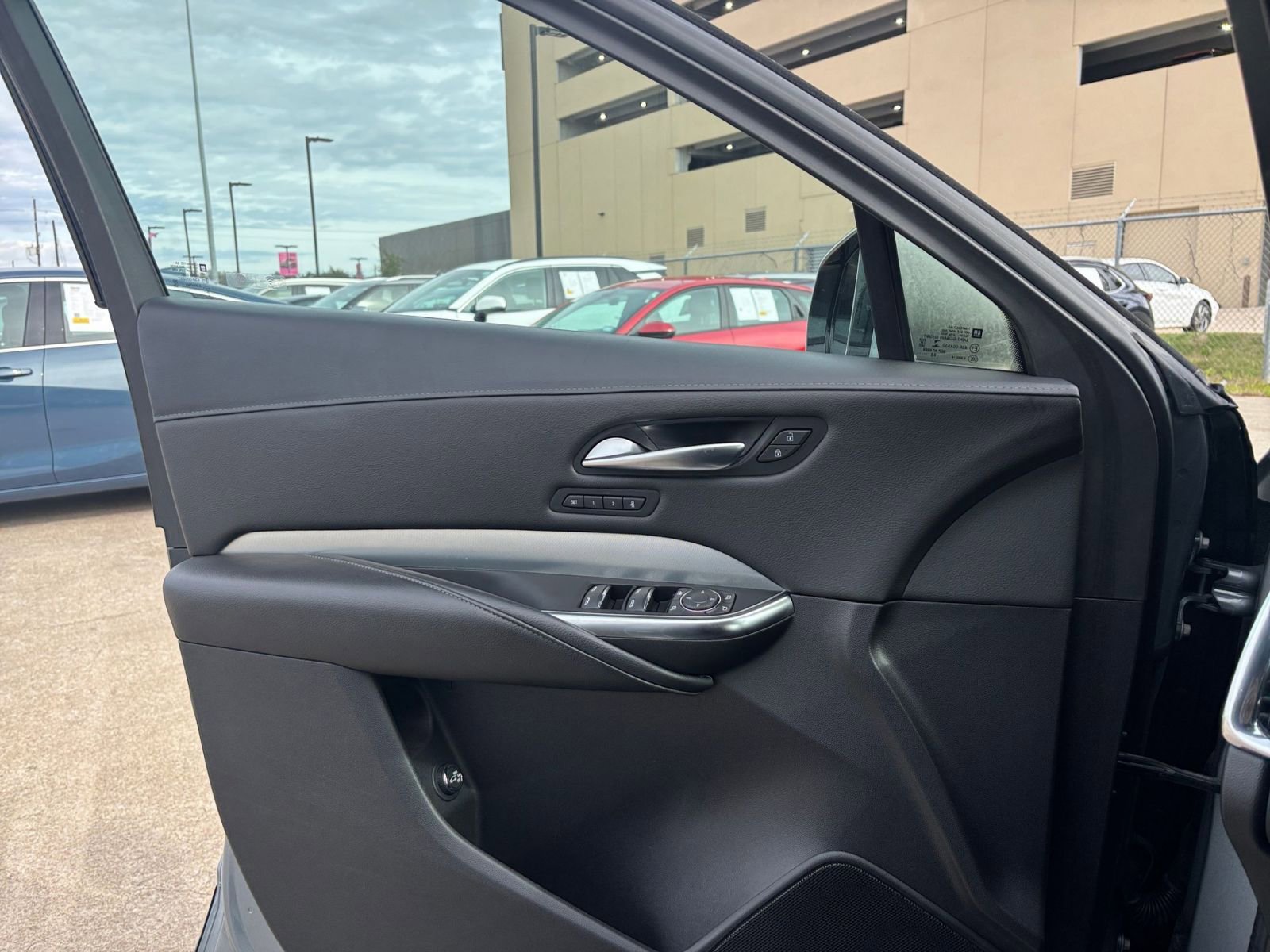 Thumbnail: 2023 Cadillac XT4 - 20