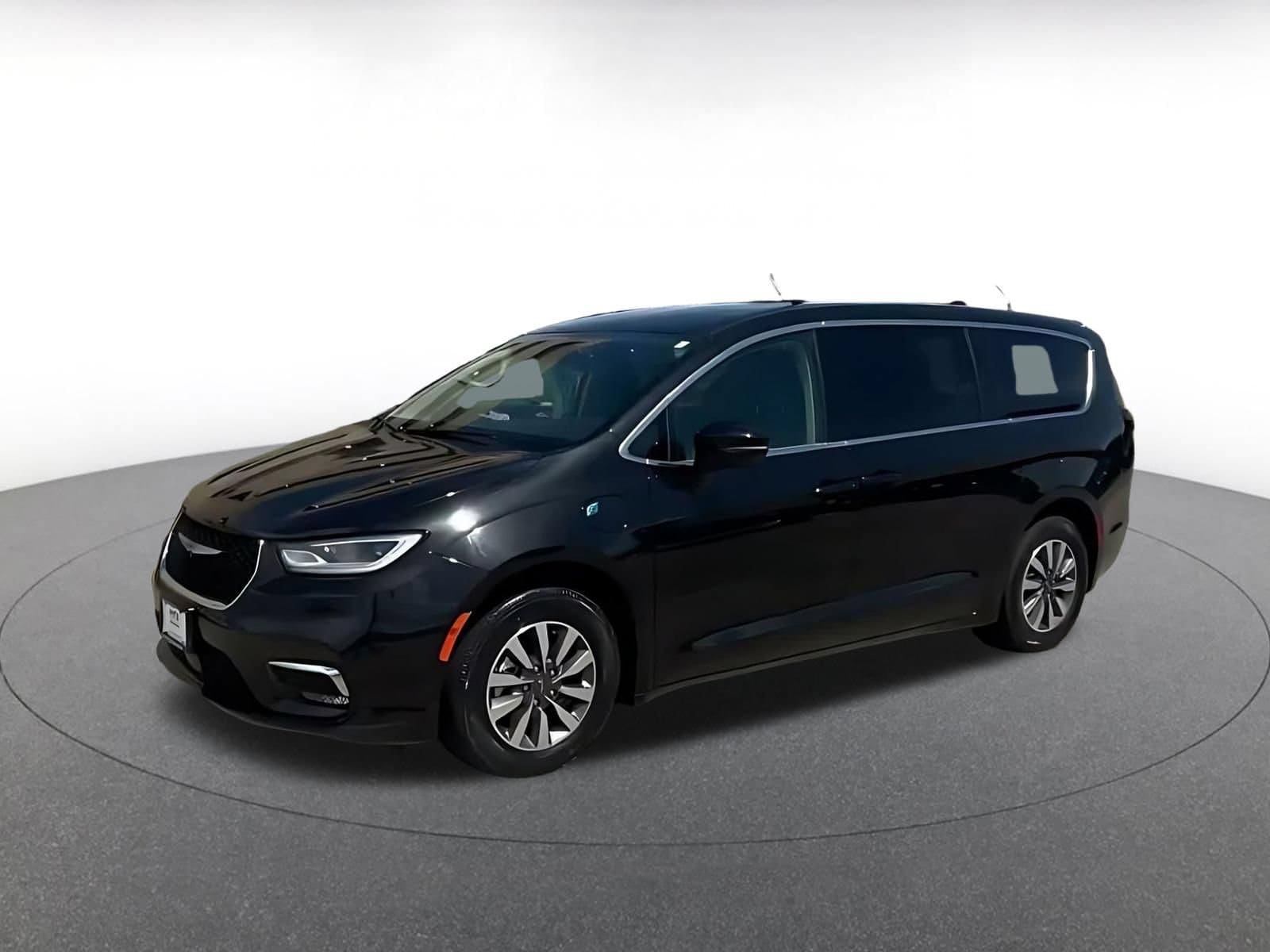 Thumbnail: 2023 Chrysler Pacifica - 8