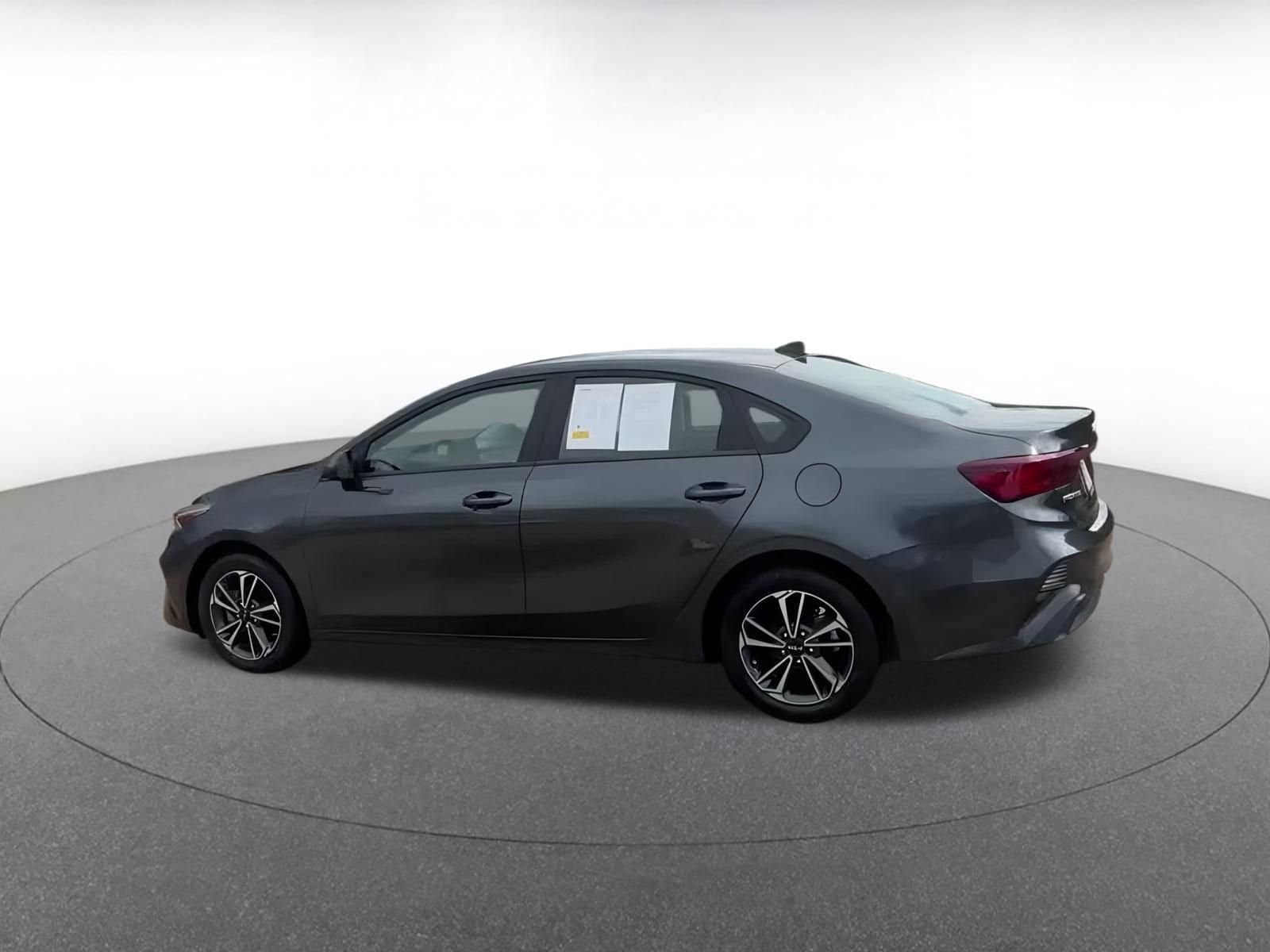 Thumbnail: 2024 Kia Forte - 8