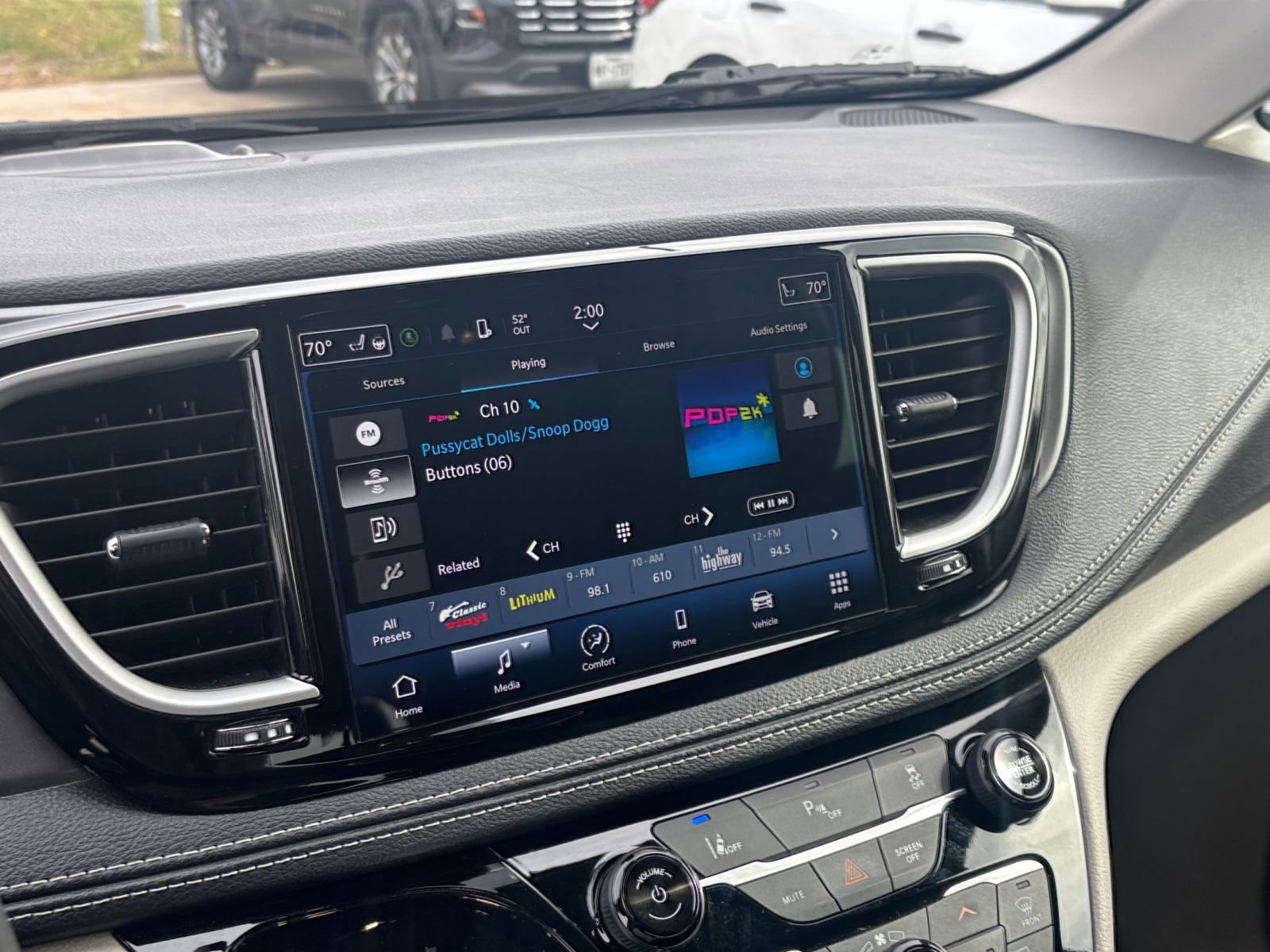 Thumbnail: 2023 Chrysler Pacifica - 22