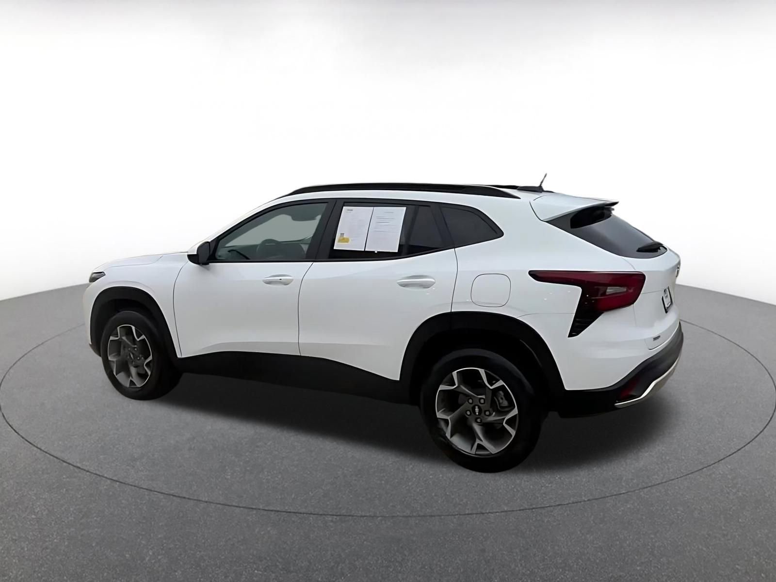 Thumbnail: 2025 Chevrolet Trax - 10