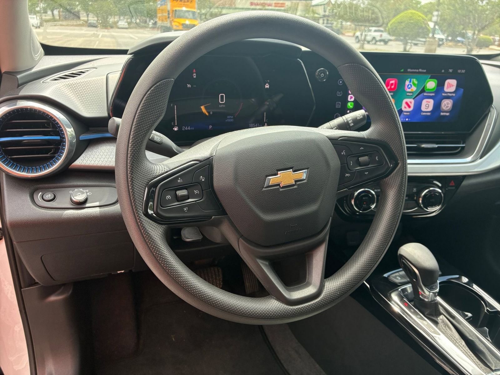 Thumbnail: 2025 Chevrolet Trax - 32