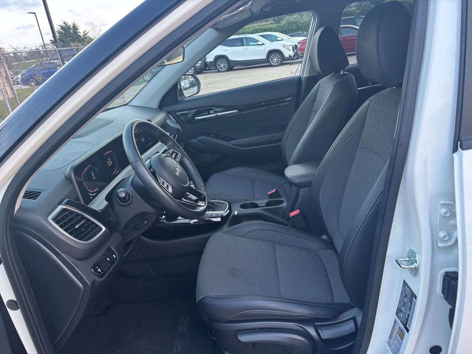 Thumbnail: 2025 Kia Seltos - 25