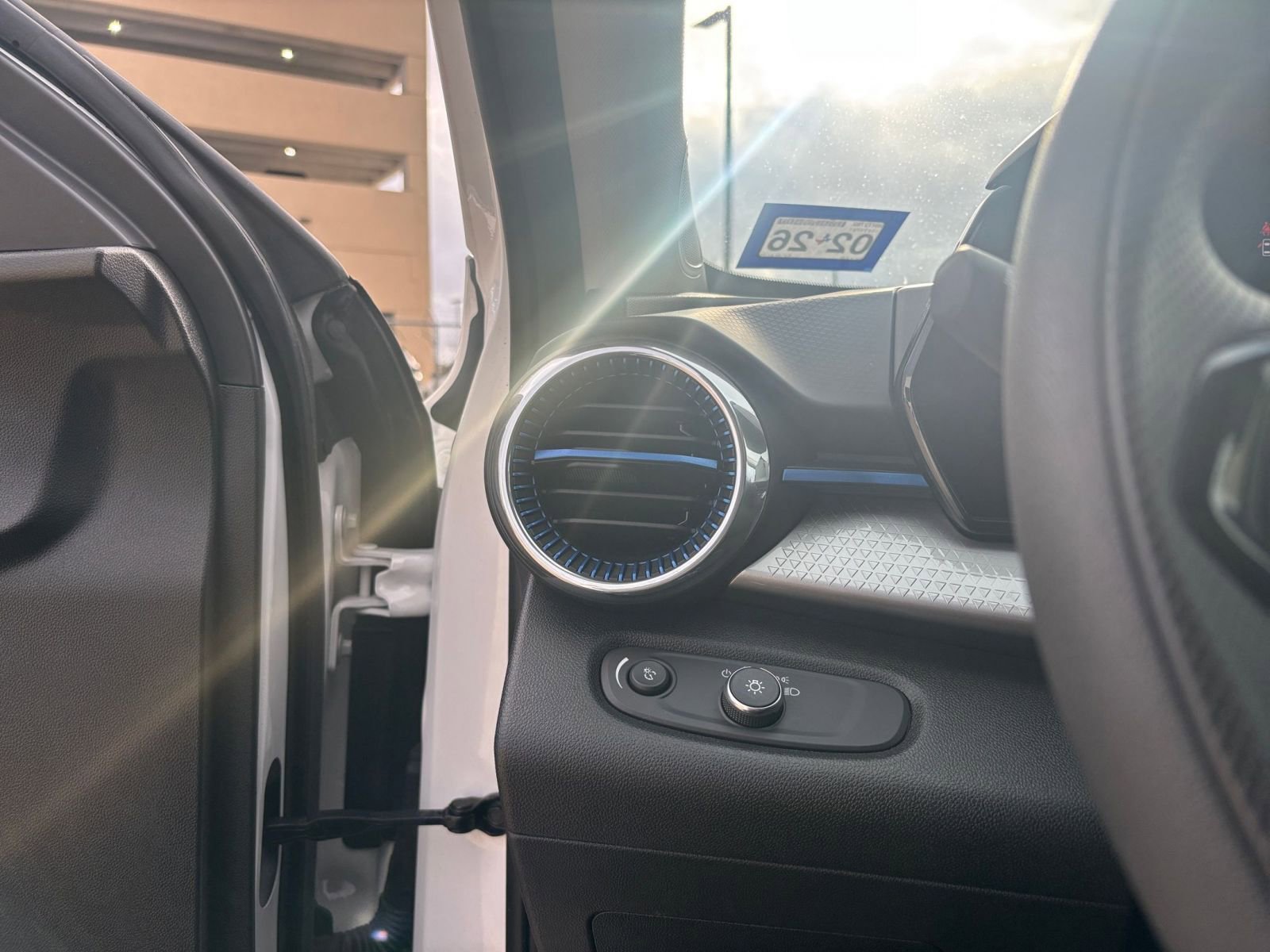 Thumbnail: 2025 Chevrolet Trax - 32