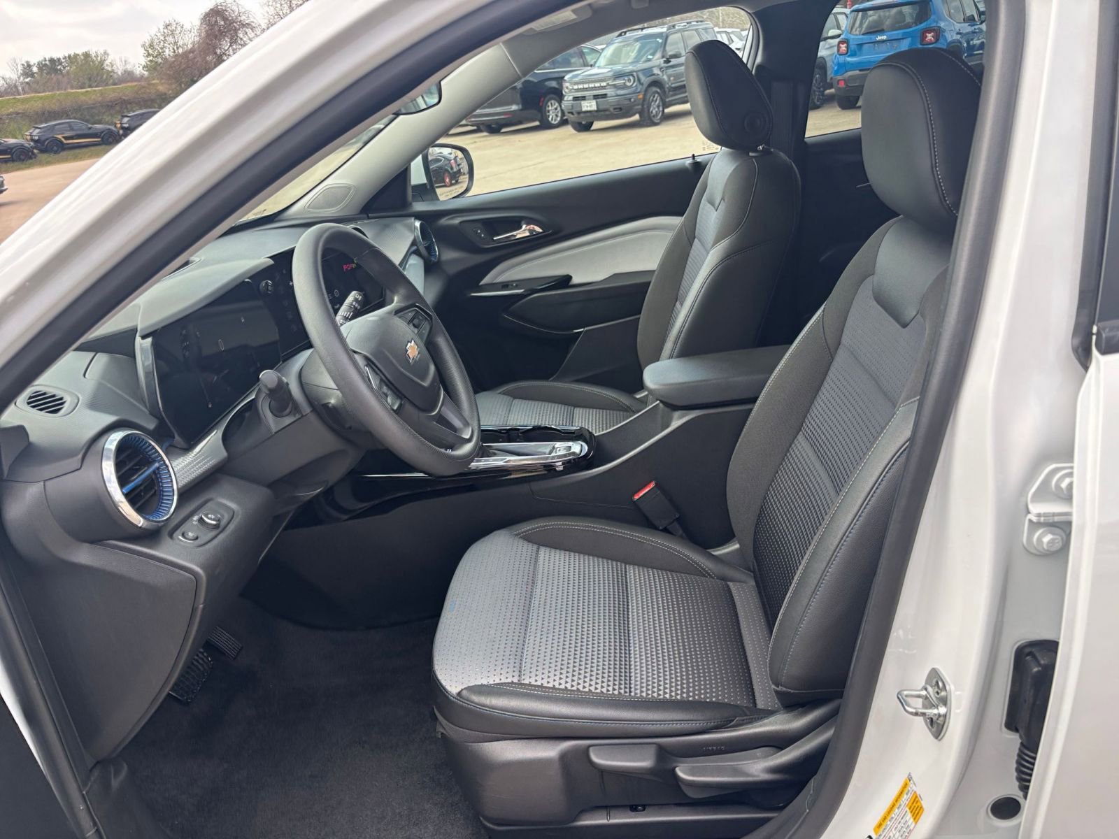 Thumbnail: 2025 Chevrolet Trax - 25