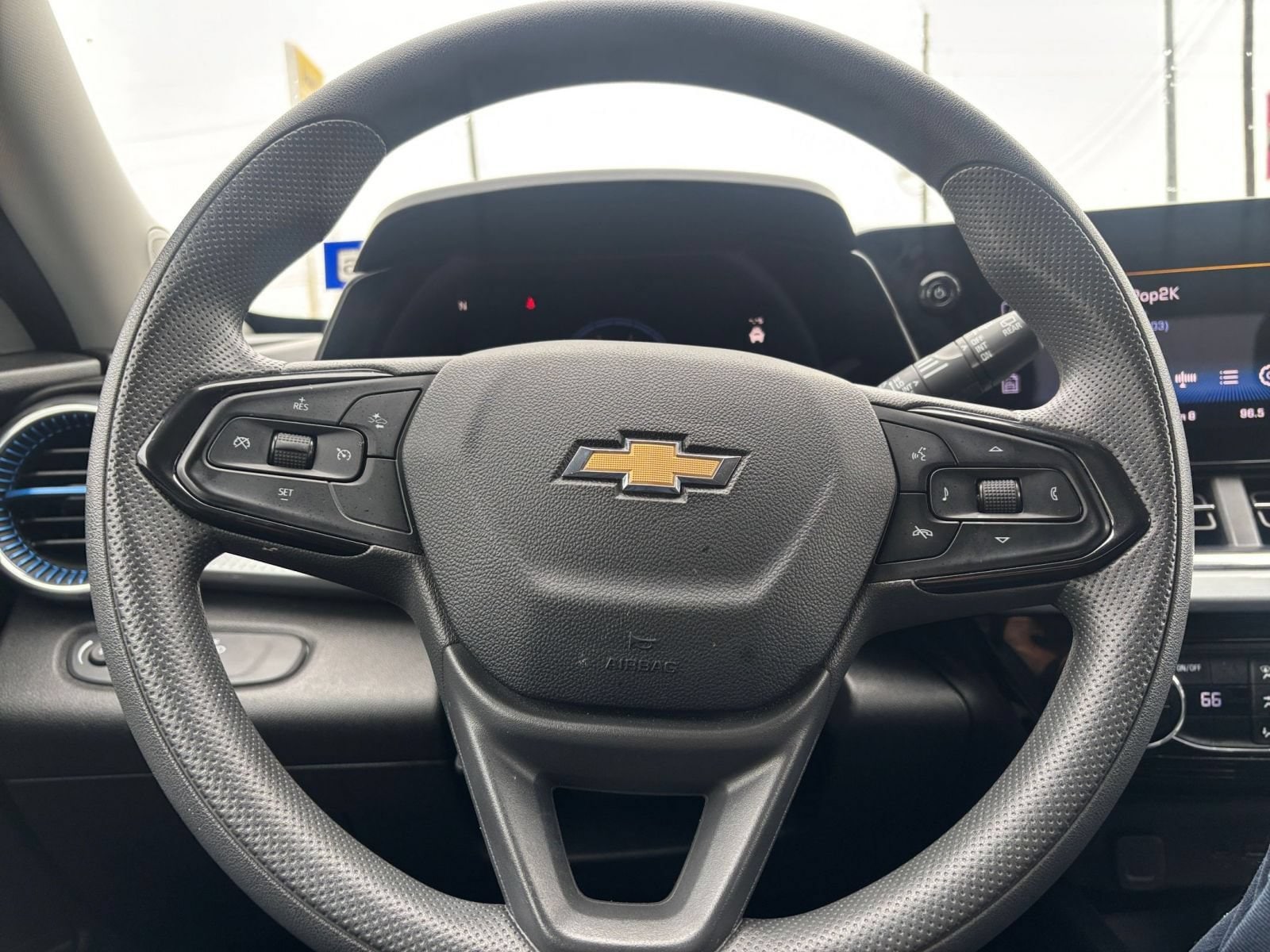 Thumbnail: 2025 Chevrolet Trax - 27